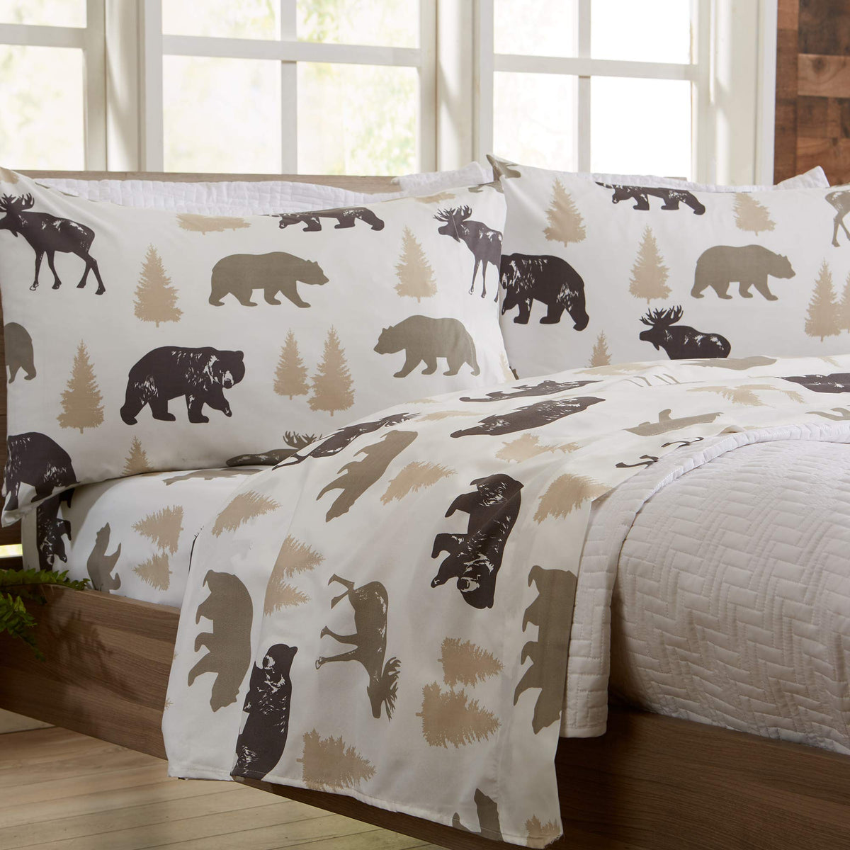 Great Bay Home 3-Piece Twin Microfiber Sheet Set | Lodge-Printed, Ultra-Soft Sheets | Wrinkle & Fade-Resistant Patterns Drawn Fr