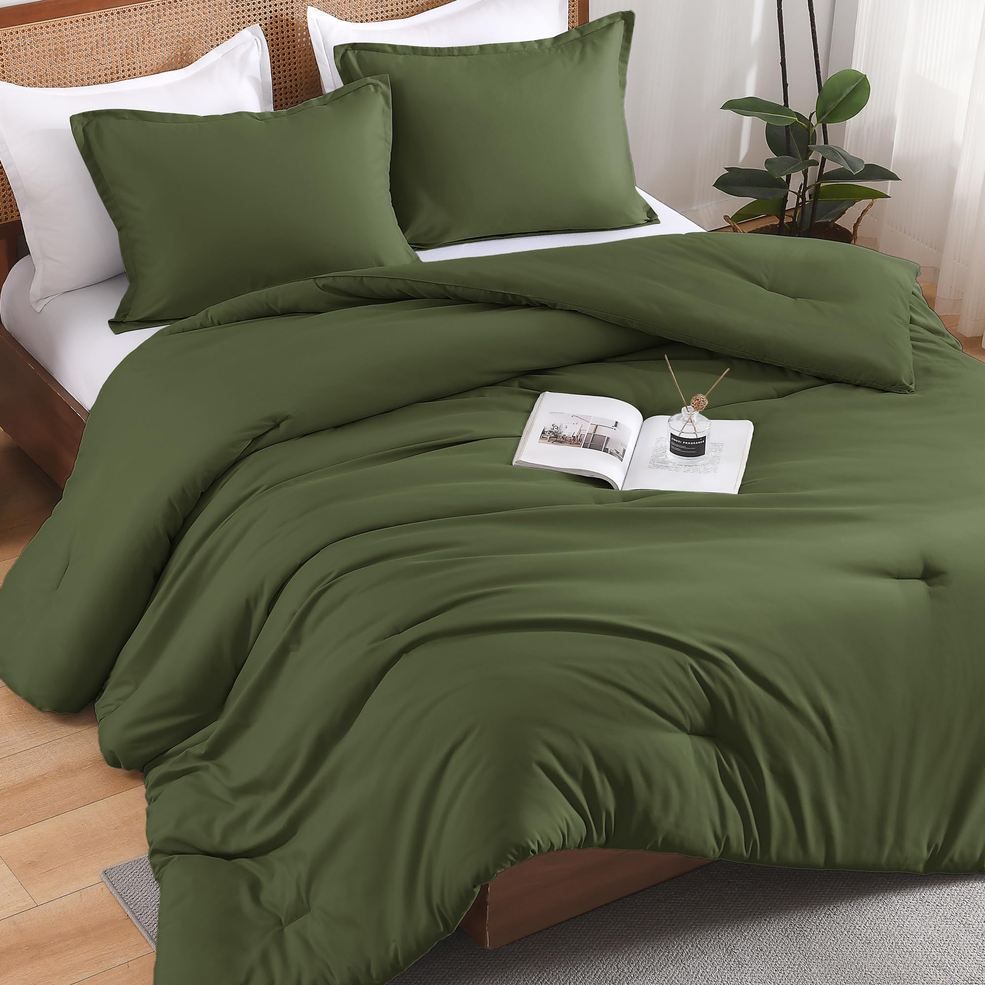 Andency Olive Green Queen Size Comforter Set, Solid Bed Comforter Set 3 Pieces (1 Boho Comforter & 2 Pillowcases), Lightweight And Fluffy Vintage Bedding Comforter Set For All Season