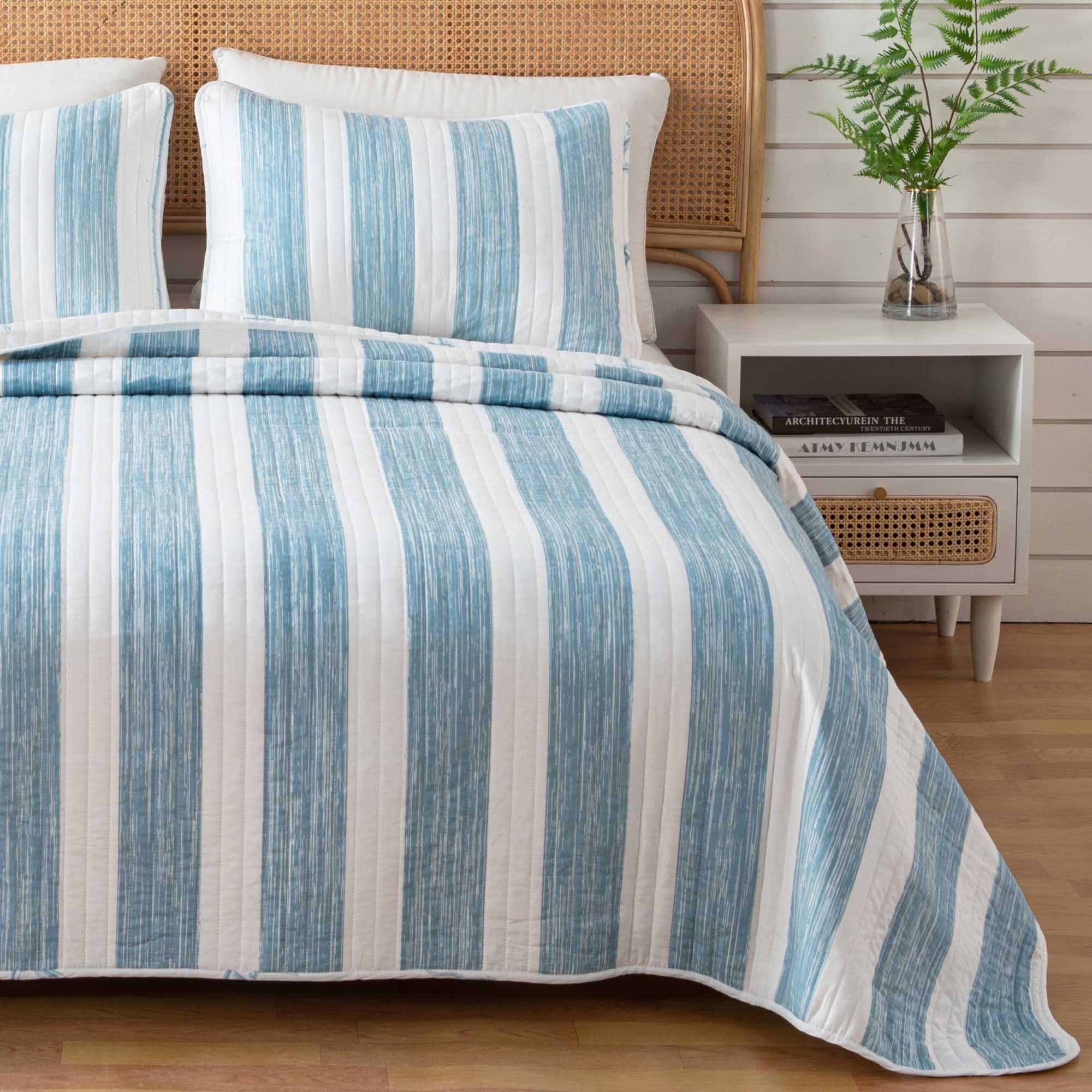 Great Bay Home Twin/Twin Xl Coastal Quilt Bedding Set, Summer Coastal Quilt With Sham, Beach 2-Piece Reversible All Season Bedsp