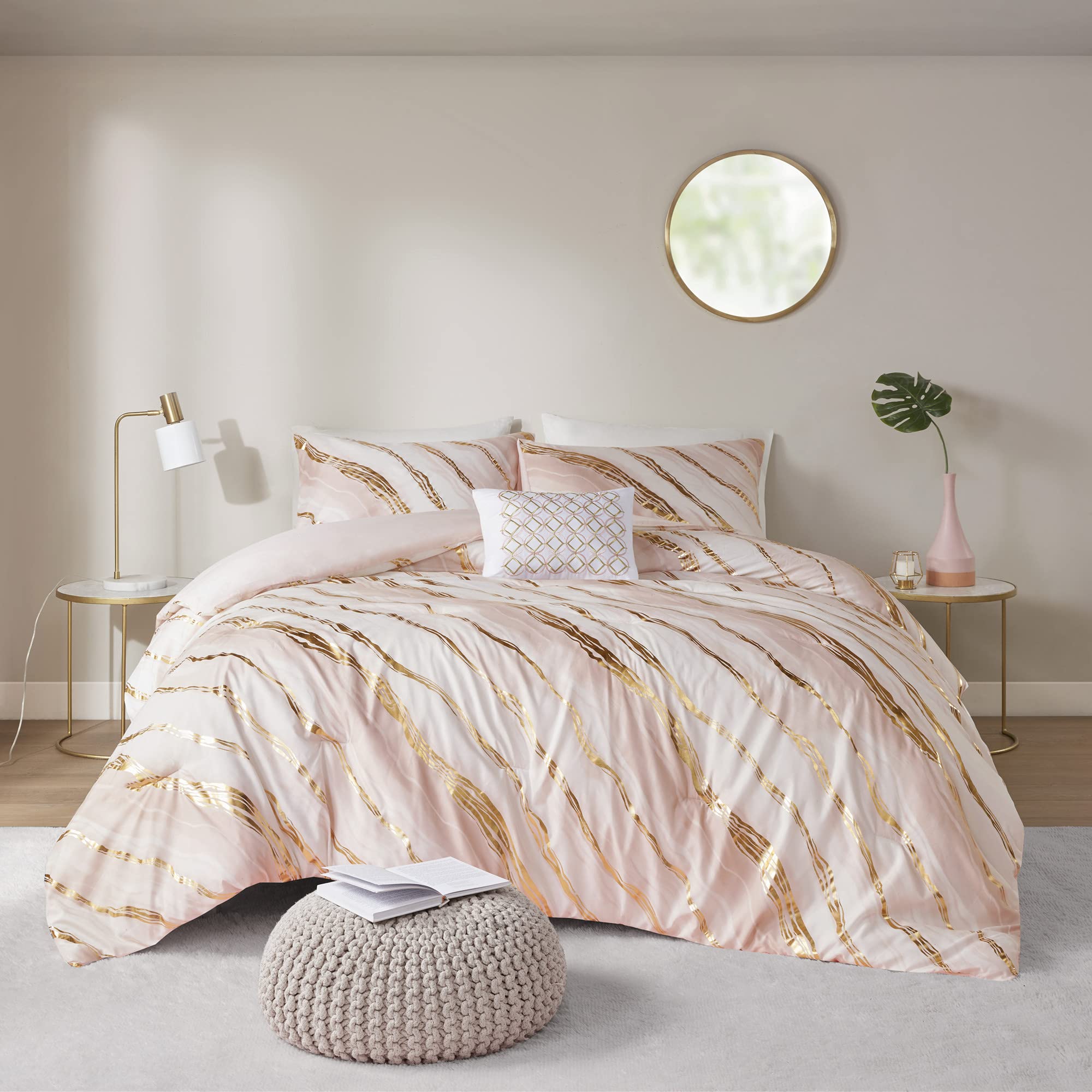 Comfort Spaces Nero Metallic Comforter Fun Print For Girls Bedroom Modern Bedding Set, All Season Cover, Matching Sham, Full/Que