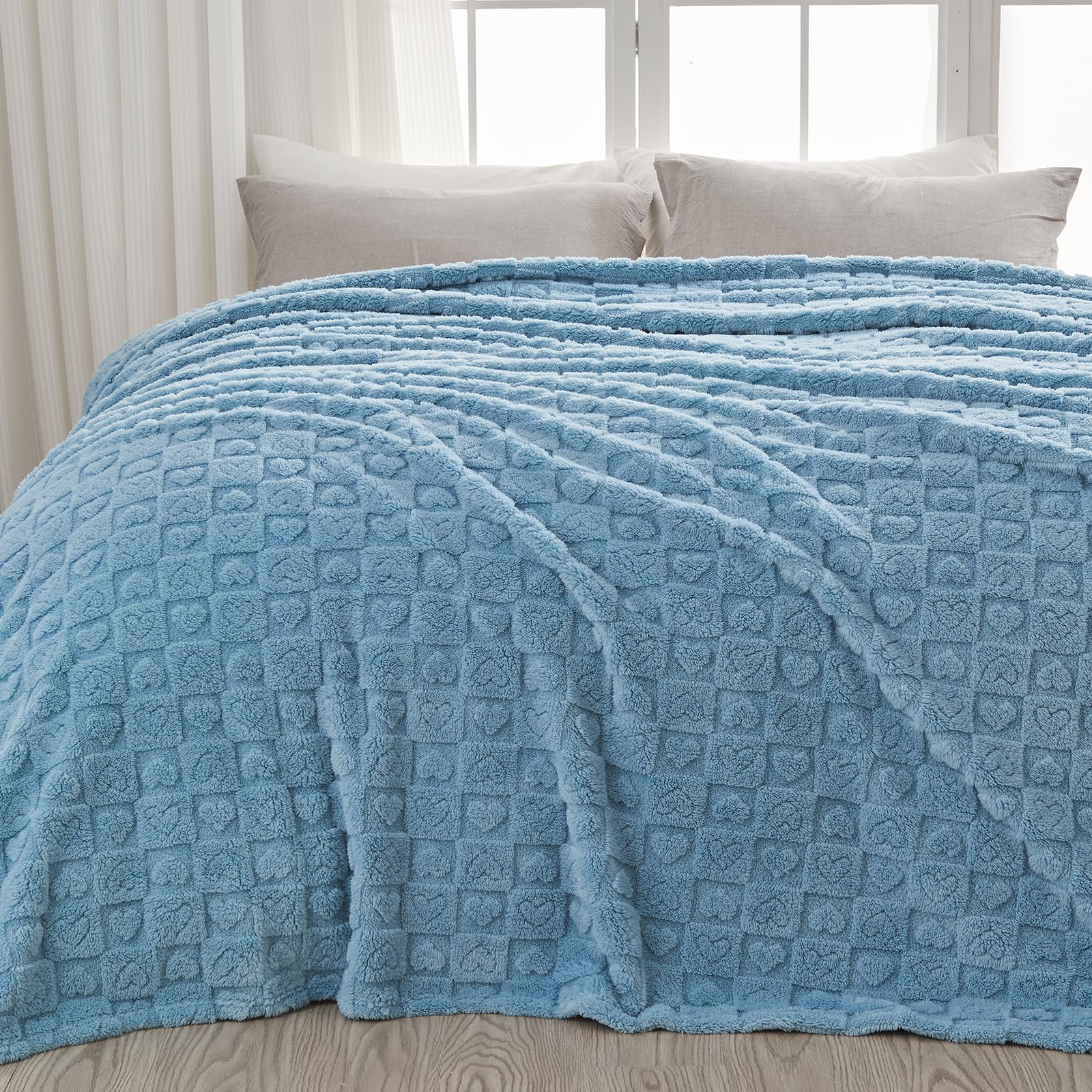 Newcosplay Super Soft King Blanket Blue Premium Silky Flannel Fleece 3D Heart Checkered Lightweight Bed Blanket All Season Use (