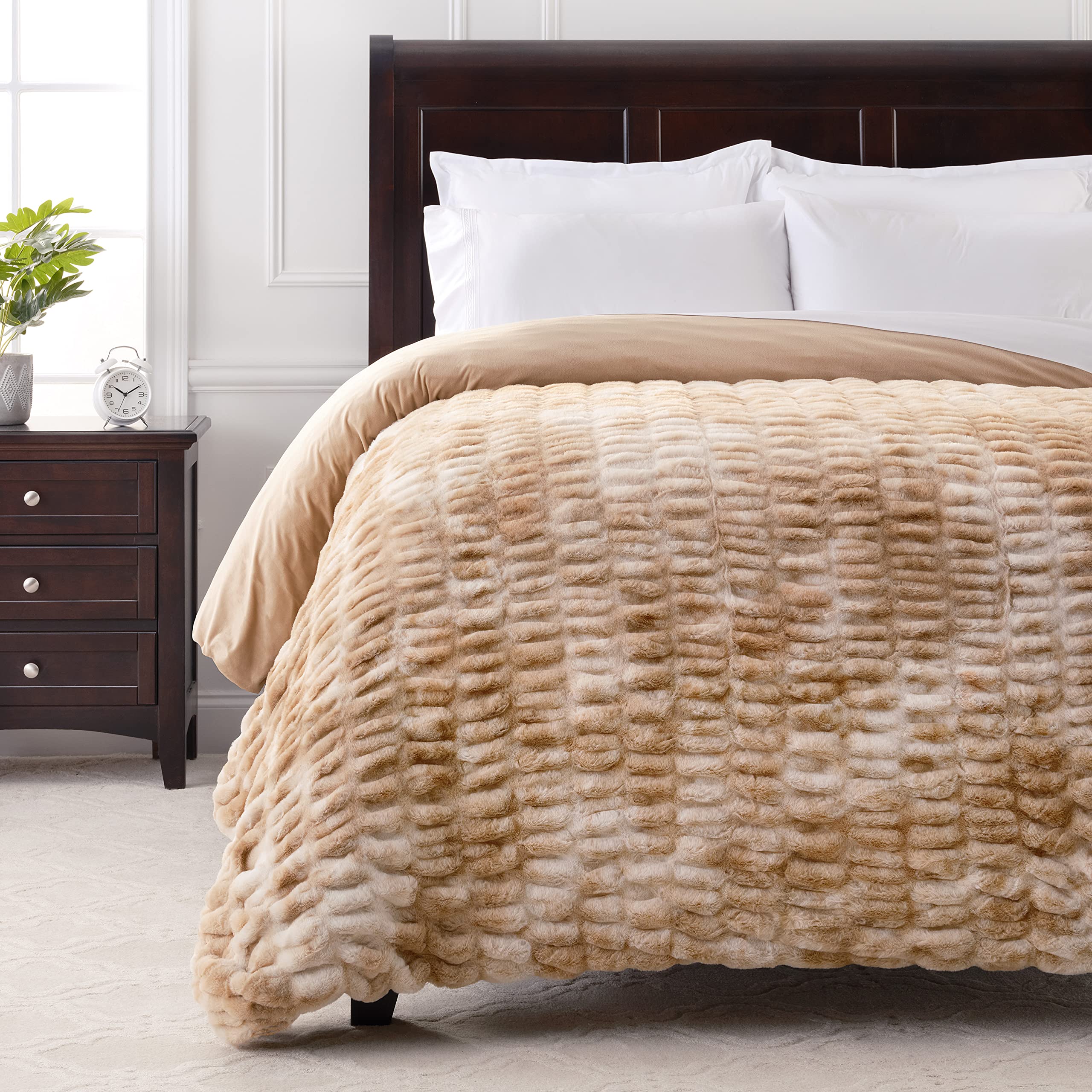 Chanasya Premium Ruched Faux Fur Throw Blanket - Luxurious, Soft Reversible Mink Blanket - 92' X 85    (Queen Size) - Beige