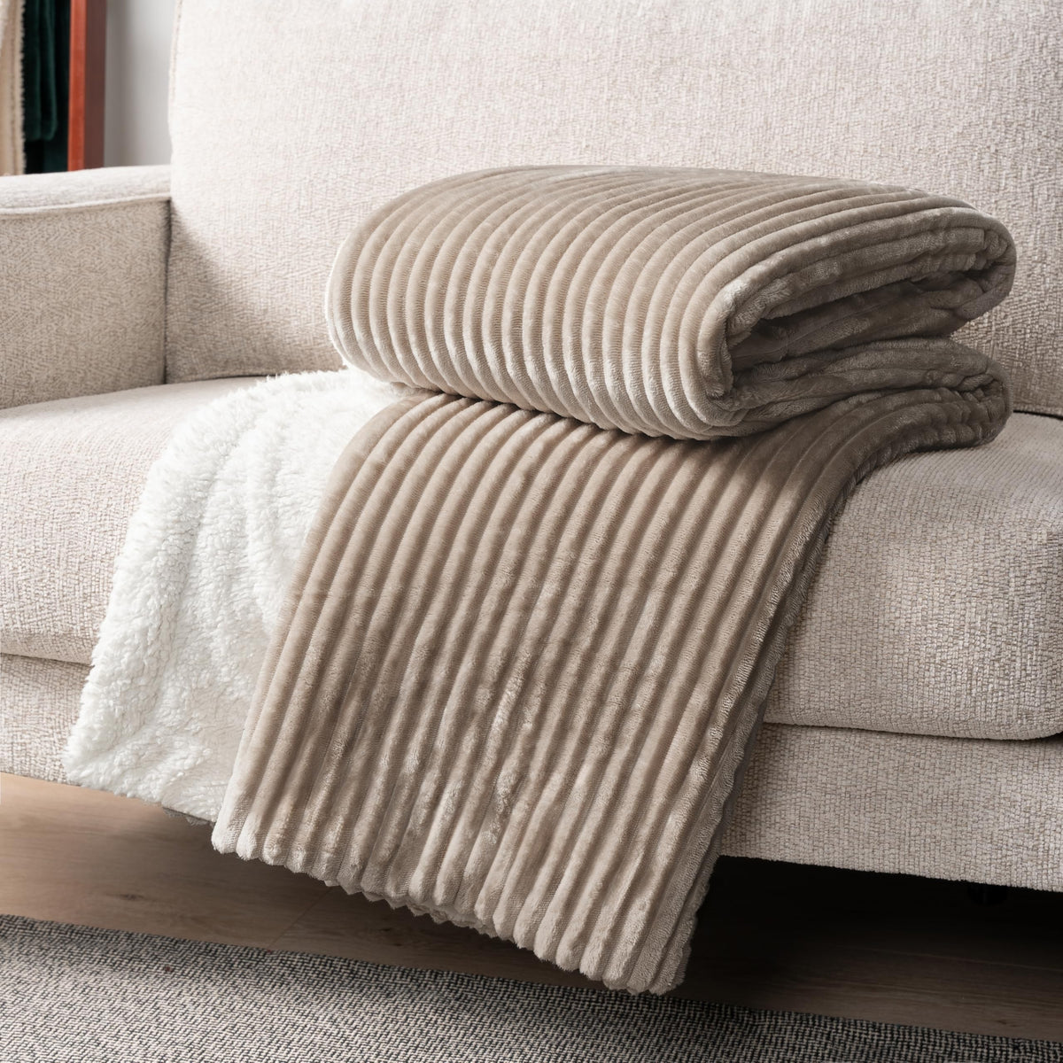 Pavilia Tan Taupe Sherpa Fleece Throw Blanket For Couch Twin, Soft Plush Fuzzy Blankets, Fluffy Flannel Sherpa Blanket For Bed,