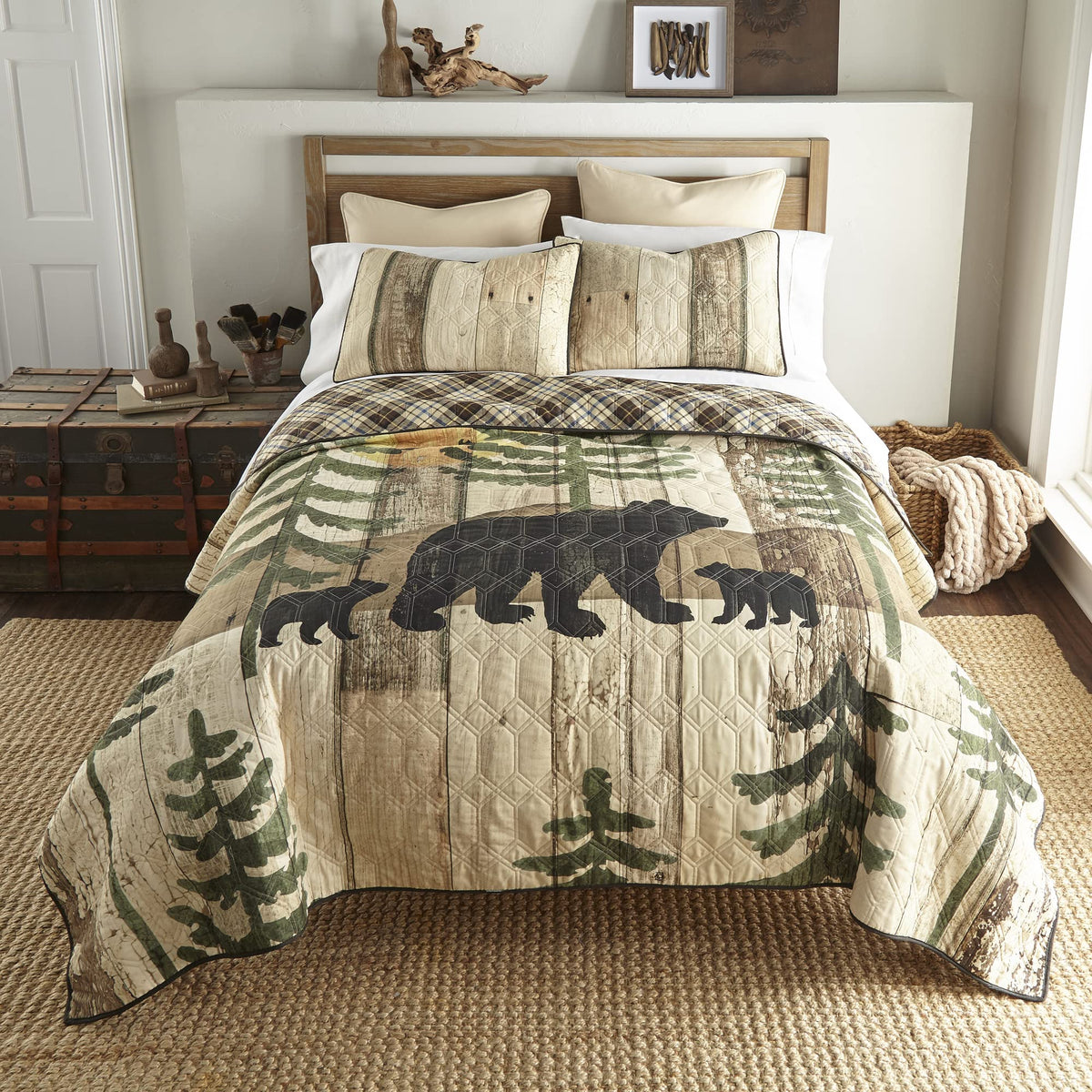 Donna Sharp Queen Bedding Set - 3 Piece - Painted Bear Lodge Quilt Set With Queen Quilt And Two Standard Pillow Shams - Machine