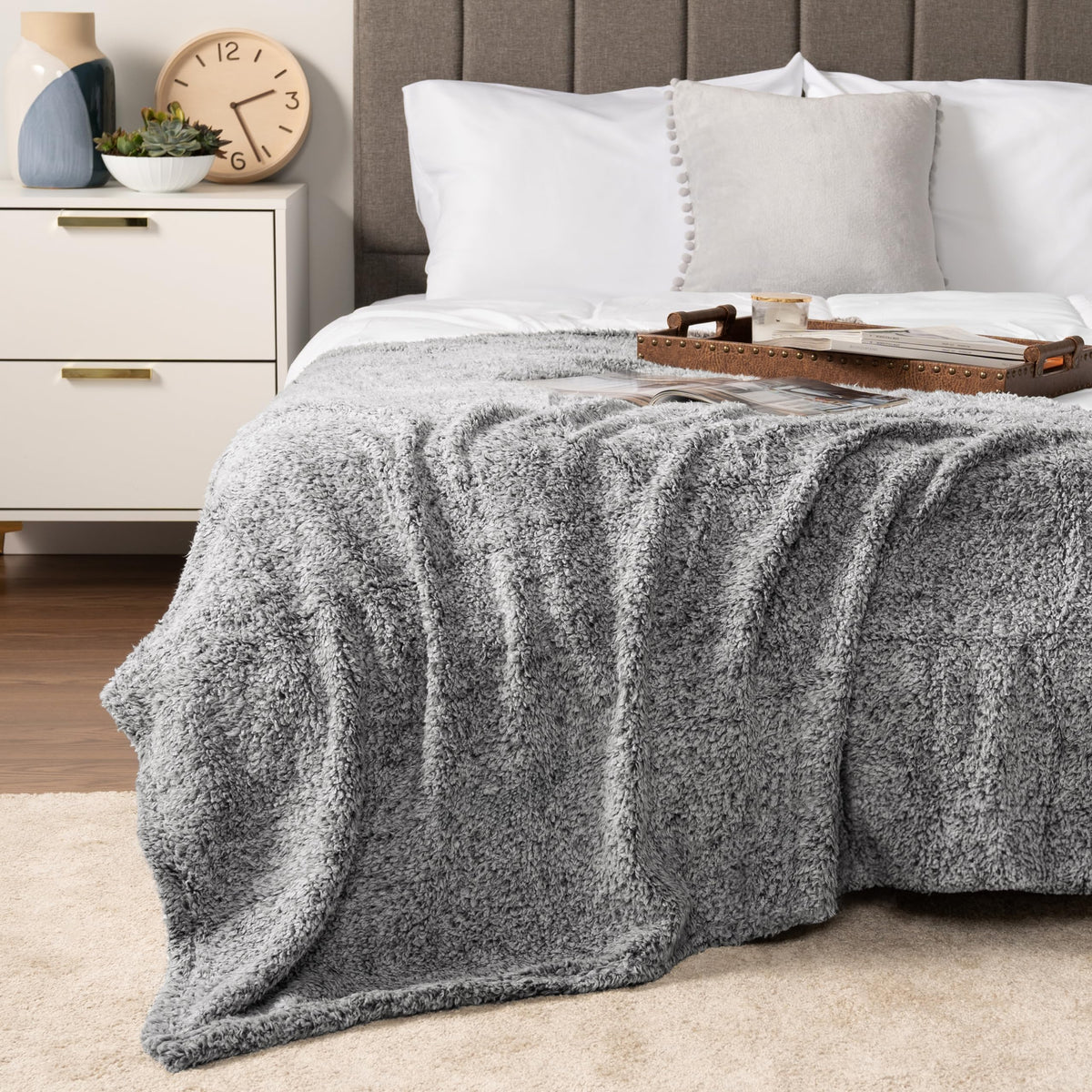 Pavilia Sherpa Bed Blanket King Size, Heather Grey Plush Soft Cozy Blanket For Bed, Fluffy Lightweight Microfiber, Fuzzy All Sea