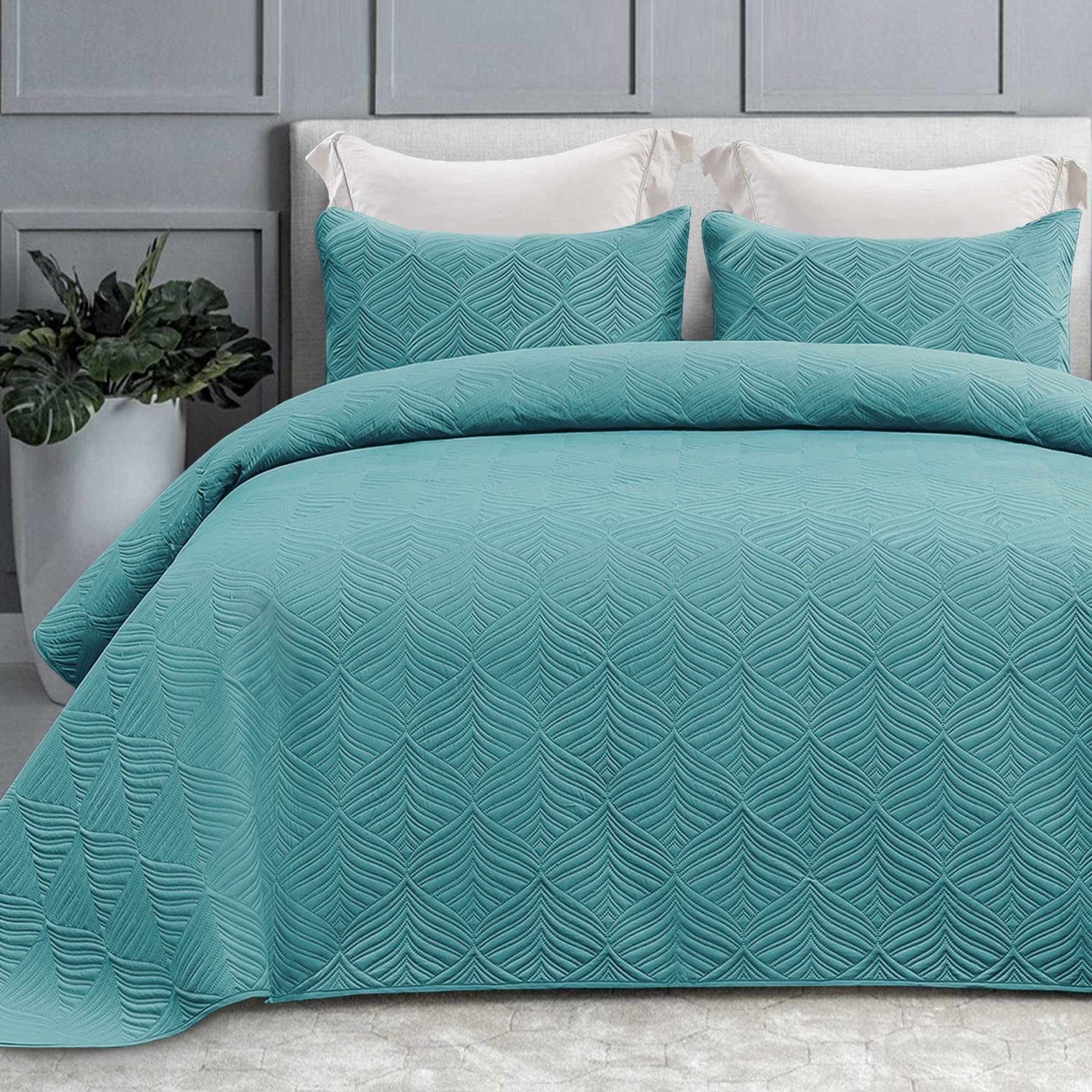 Whale Flotilla 3-Piece King Size Quilt Set, Soft Ultrasonic Embossed Bedding Set, Lightweight Bedspread Coverlet With Vintage Pa
