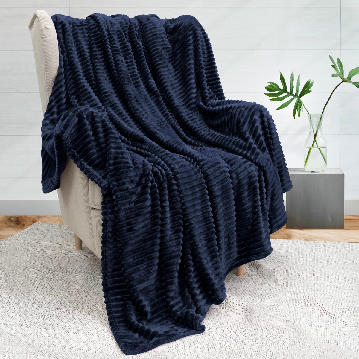 Pavilia Super Soft Fleece Throw Blanket Navy Blue, Luxury Fuzzy Plush Flannel Throw, Warm Cozy Ribbed Microfiber Blanket For Sof