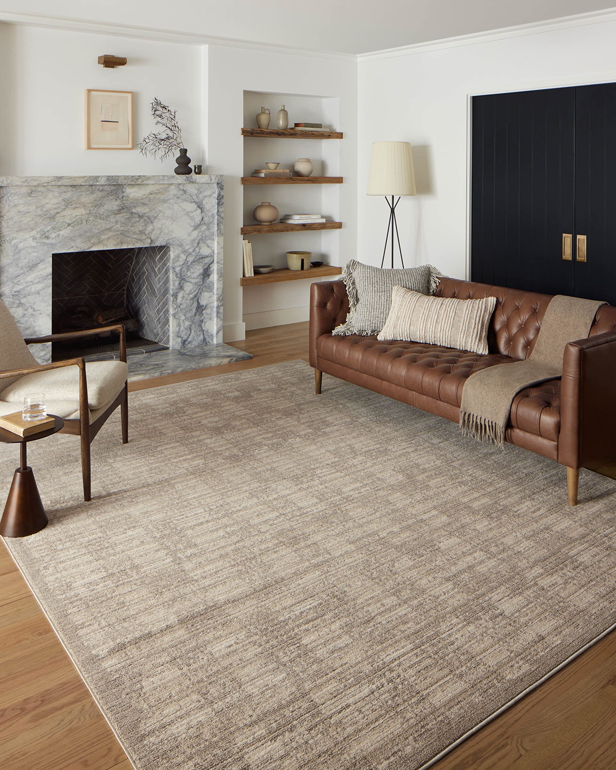 Loloi II Darby Collection DAR-07 Pebble/Sand 2-7 x 4 Accent Rug