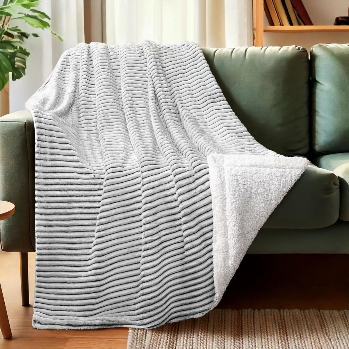 Pavilia Black And White Sherpa Fleece Throw Blanket For Couch, Soft Plush Fuzzy Blankets, Fluffy Flannel Sherpa Blanket For Sofa