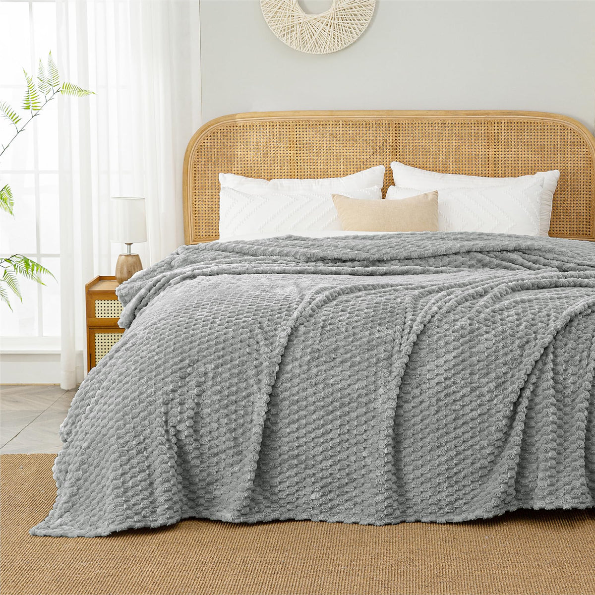 Bedelite Fleece Blanket, Large Queen Blanket For Bed, 3D Jacquard Decorative Grey Fuzzy Blanket, Soft And Cozy Warm Plush Fluffy