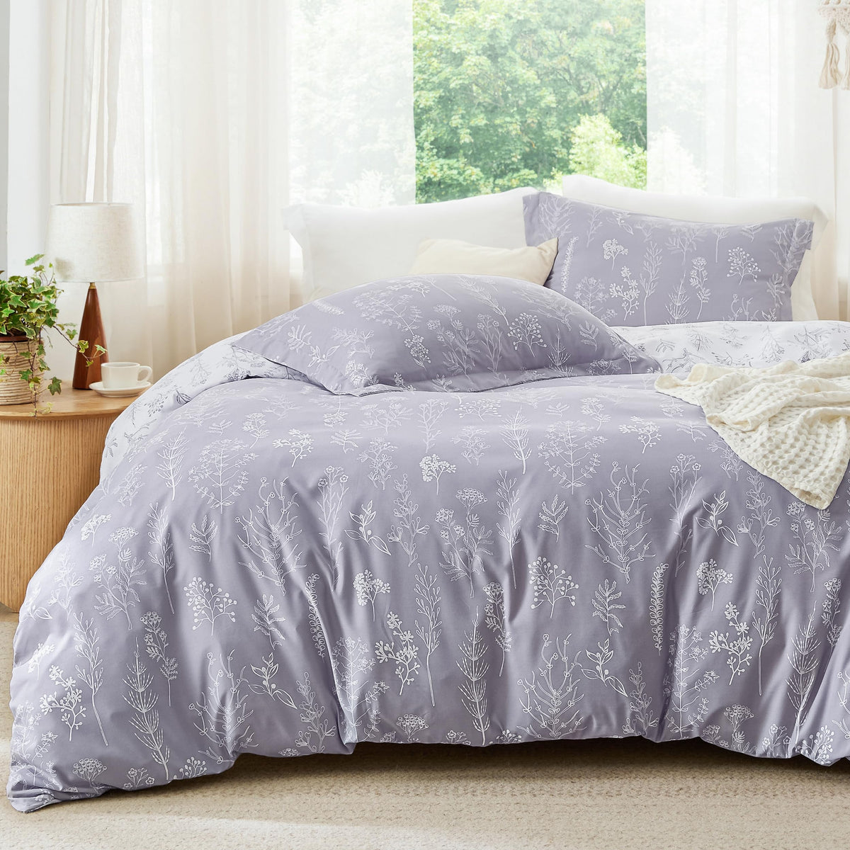 Bedsure Oversized Queen Comforter Set - Lavender Comforter, Cute Floral Bedding Comforter Sets, 3 Pieces, 1 Soft Reversible Bota