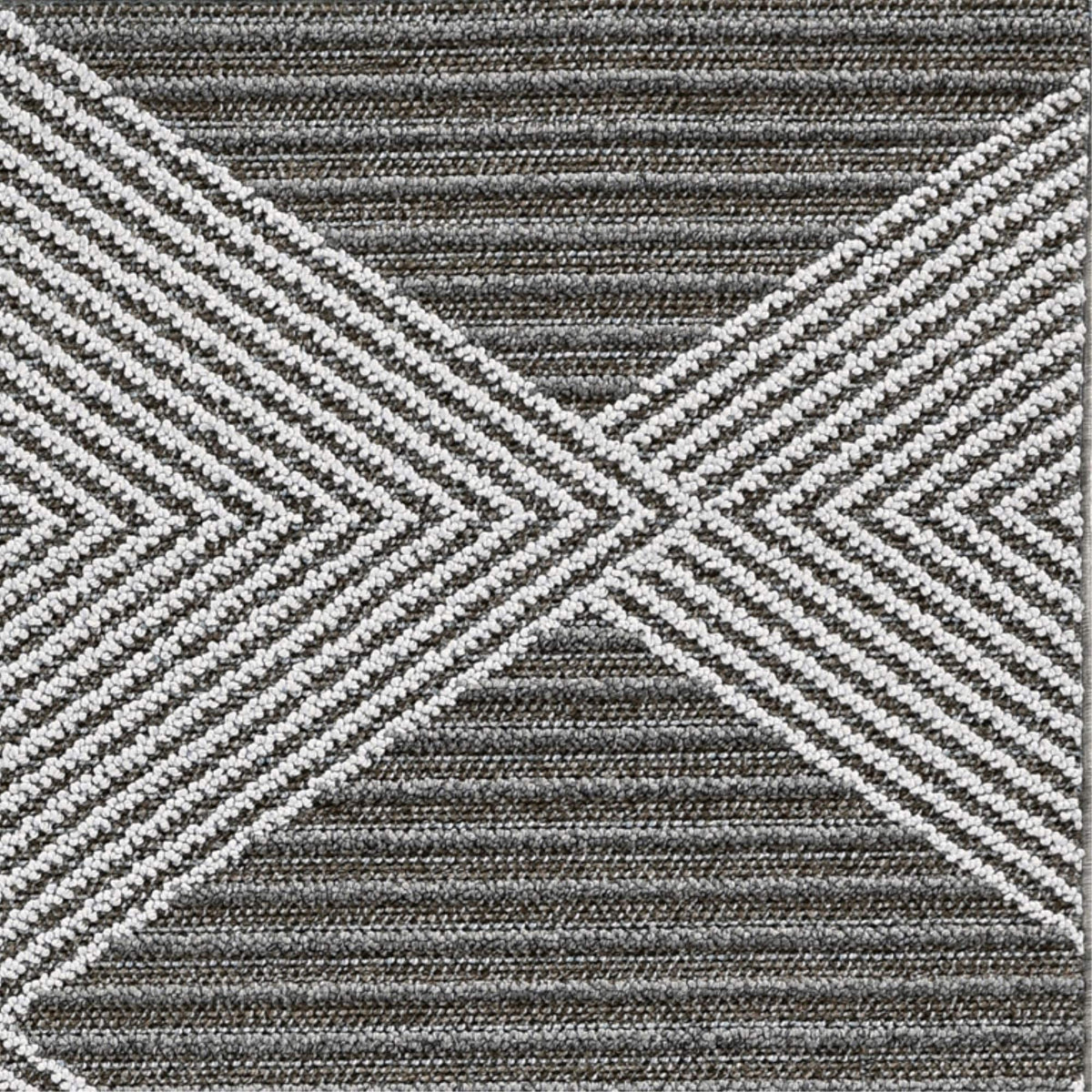 HomeRoots Decor 79' X 112' X 0.'25' Grey/Ivory Polypropylene Rug