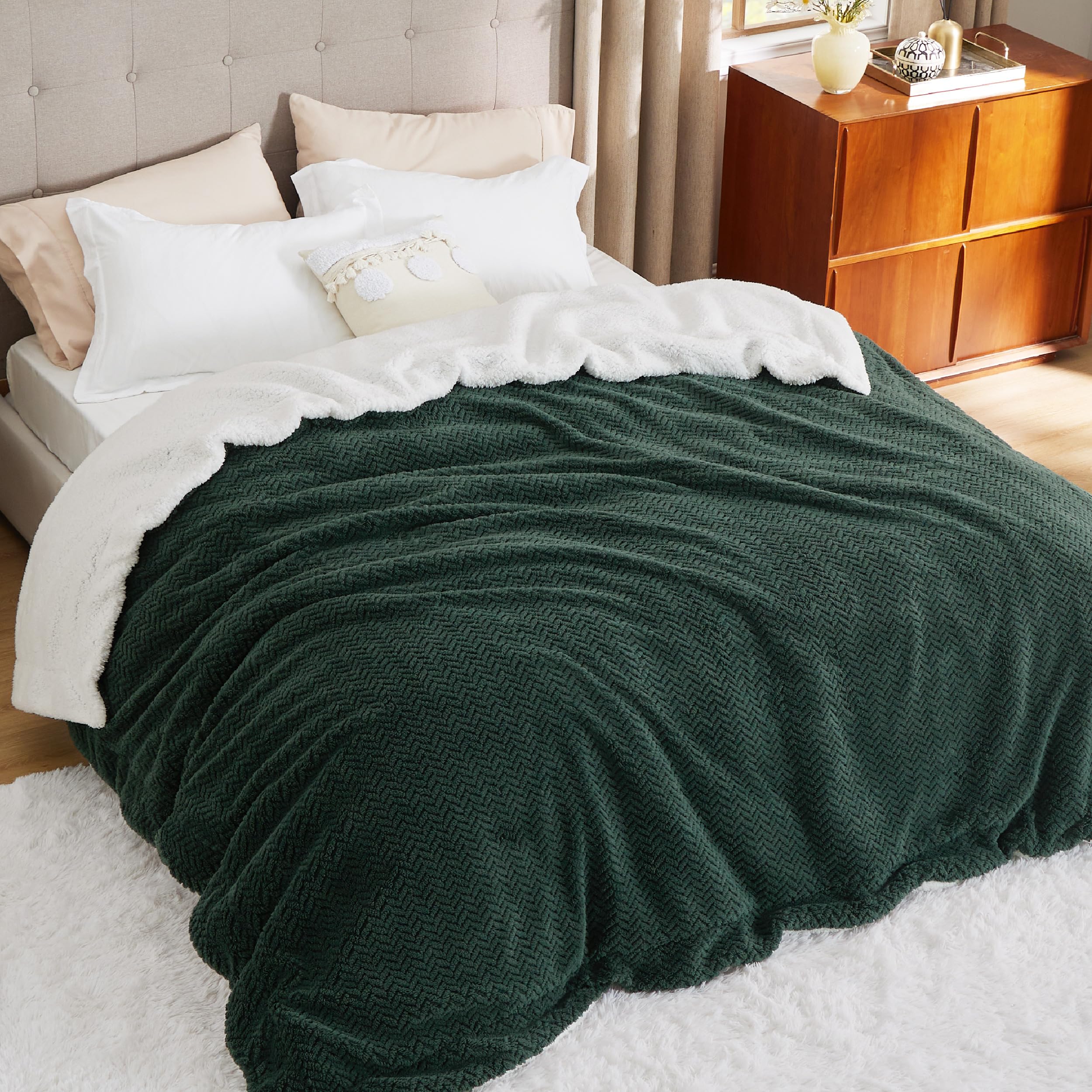Bedsure Sherpa Blanket King Size For Bed - Herringbone Fleece Thick Warm Blanket For Winter, Fuzzy Soft Cozy Dark Green Christma