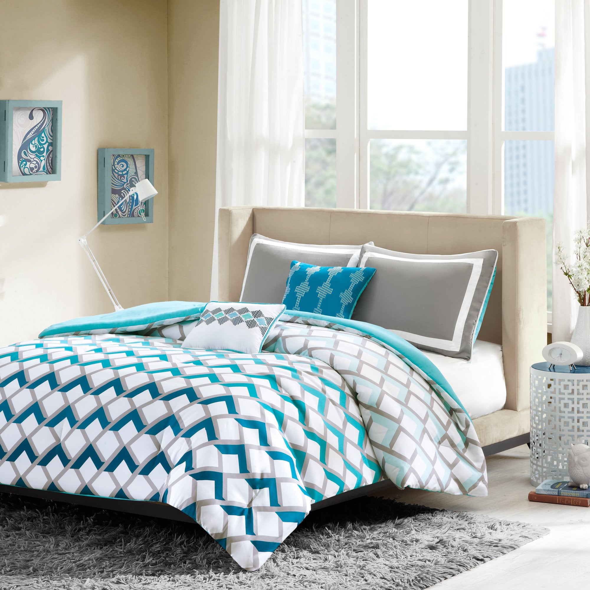 Intelligent Design Cozy Comforter Set Geometric Design Modern All Season Vibrant Color Bedding Set With Matching Sham, Decorative Pillow, Twin/Twin Xl, Finn Blue 4 Piece