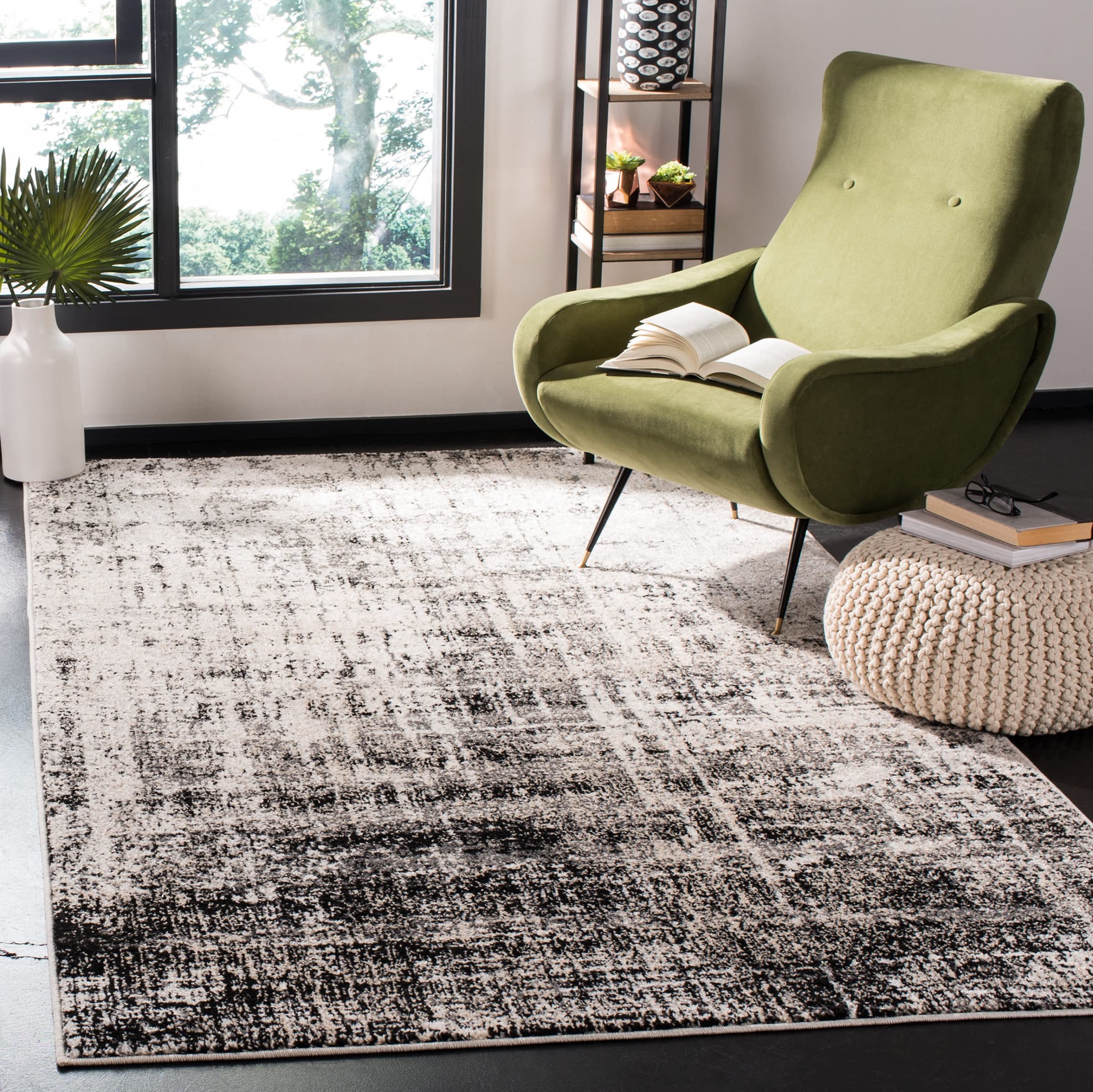 SAFAVIEH Adirondack Collection 4' Square Silver / Black ADR207D Modern Abstract Non-Shedding Living Room Bedroom Accent Rug