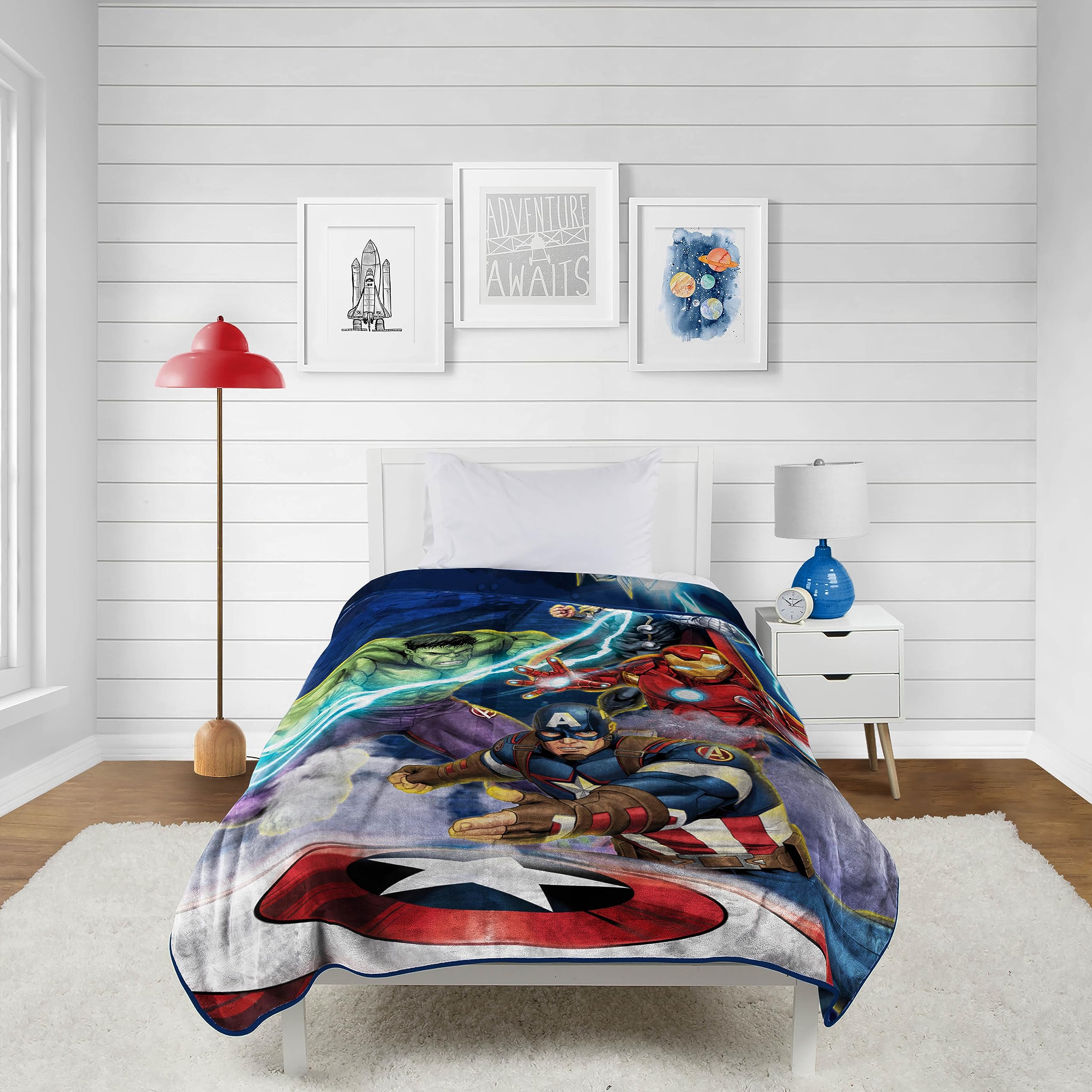 Marvel Avengers Blue Circle Fleece Plush Blanket, 62 X 90/Twin