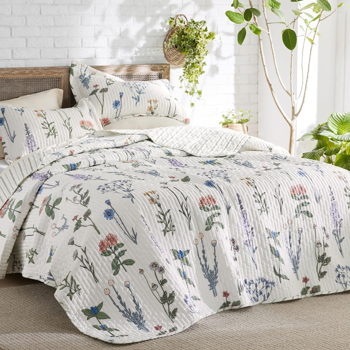 Bedsure Floral White Quilt Set - Queen Size Reversible Quilt Bedding Set, 3 Pieces Lightweight Bedspread, Soft Botanical Bed Cov