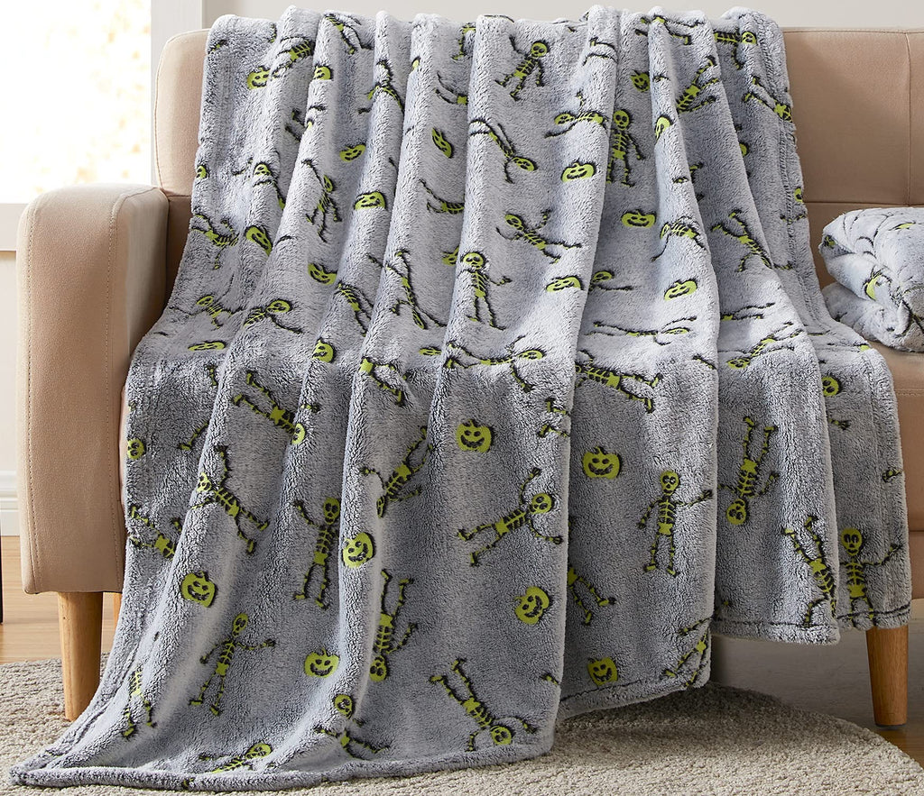 Serafina Home Halloween Glow in The Dark Throw Blanket: Skeletons and Jack O Lantern Pumpkins on Grey Velvet Fleece for Sofa Bed