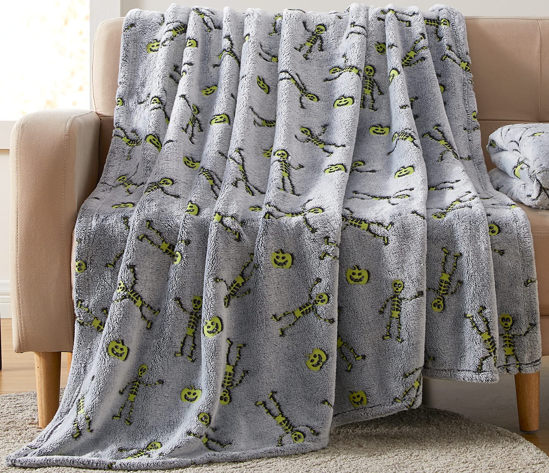 Serafina Home Halloween Glow in The Dark Throw Blanket: Skeletons and Jack O Lantern Pumpkins on Grey Velvet Fleece for Sofa Bed