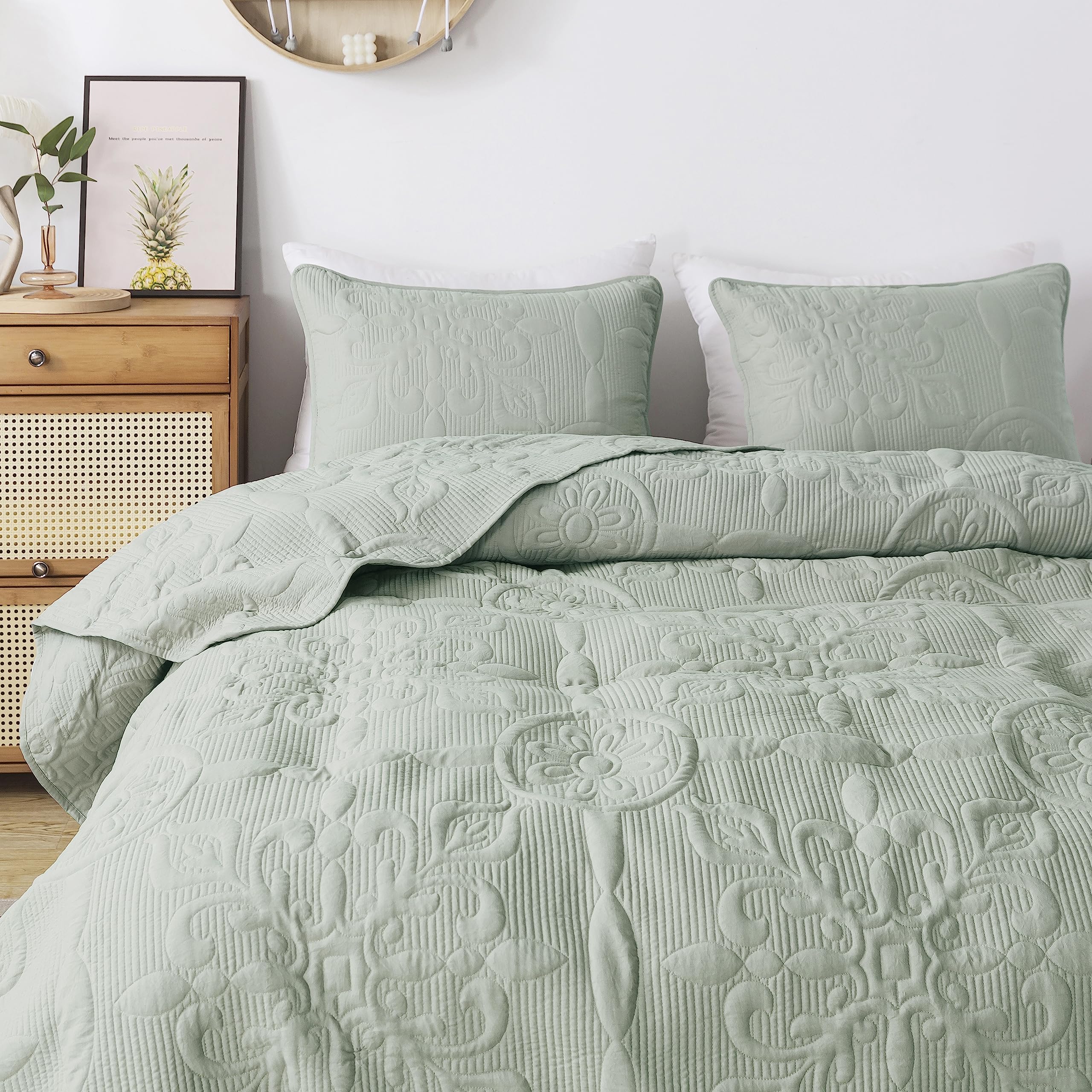 B2Ever Damask Quilt Queen Size Bedding Sets With Pillow Shams, Boho Lightweight Soft Bedspread Coverlet, Sage Green Quilted Blan