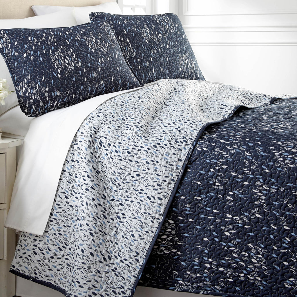 Southshore Fine Living, Inc. Oversized King Quilt Bedding, 3-Piece, King Size Blue Quilt Set With 2 Shams, Botanical Leaves Prin