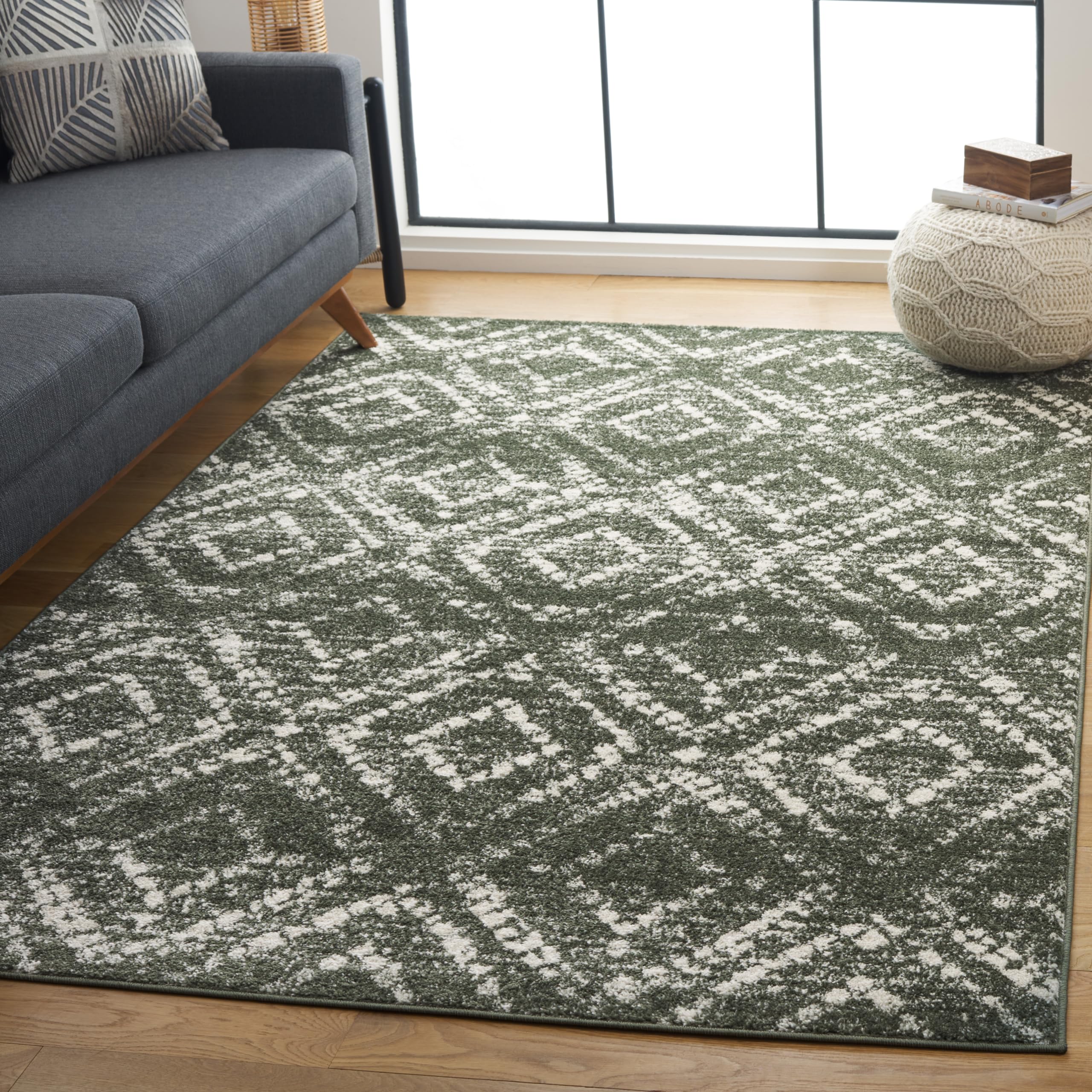 SAFAVIEH Adirondack Collection Area Rug - 51 x 76, Dark Green & Ivory, Geometric Design, Non-Shedding & Easy Care, Ideal for H