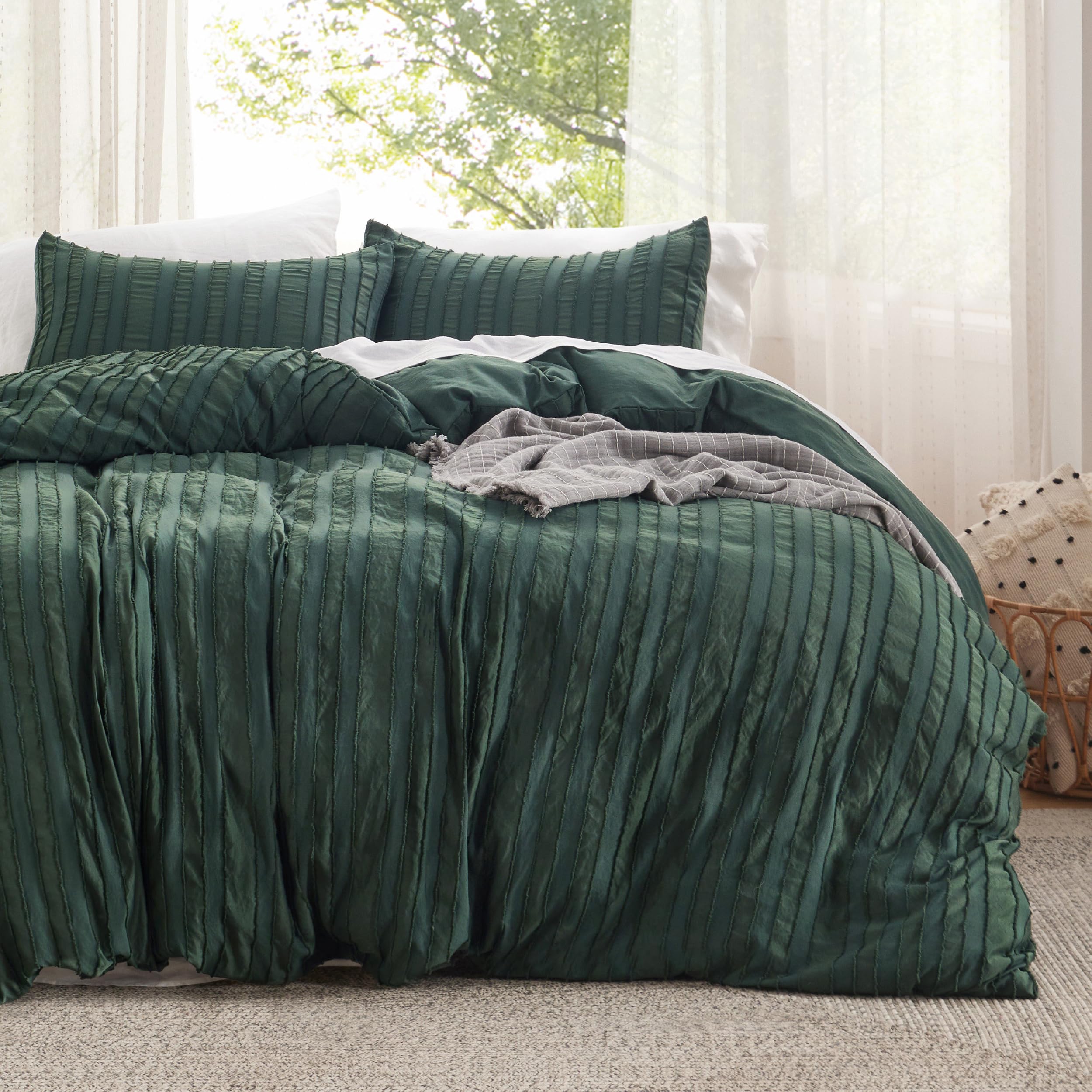 Bedsure Striped Tufted Duvet Cover Queen - Shabby Chic Duvet Cover, 3Pcs All-Season Size Boho Bedding For All Seasons, Includes 1 Queen Duvet Cover & 2 Pillowcases (Forest Green, Queen, 90'X90')