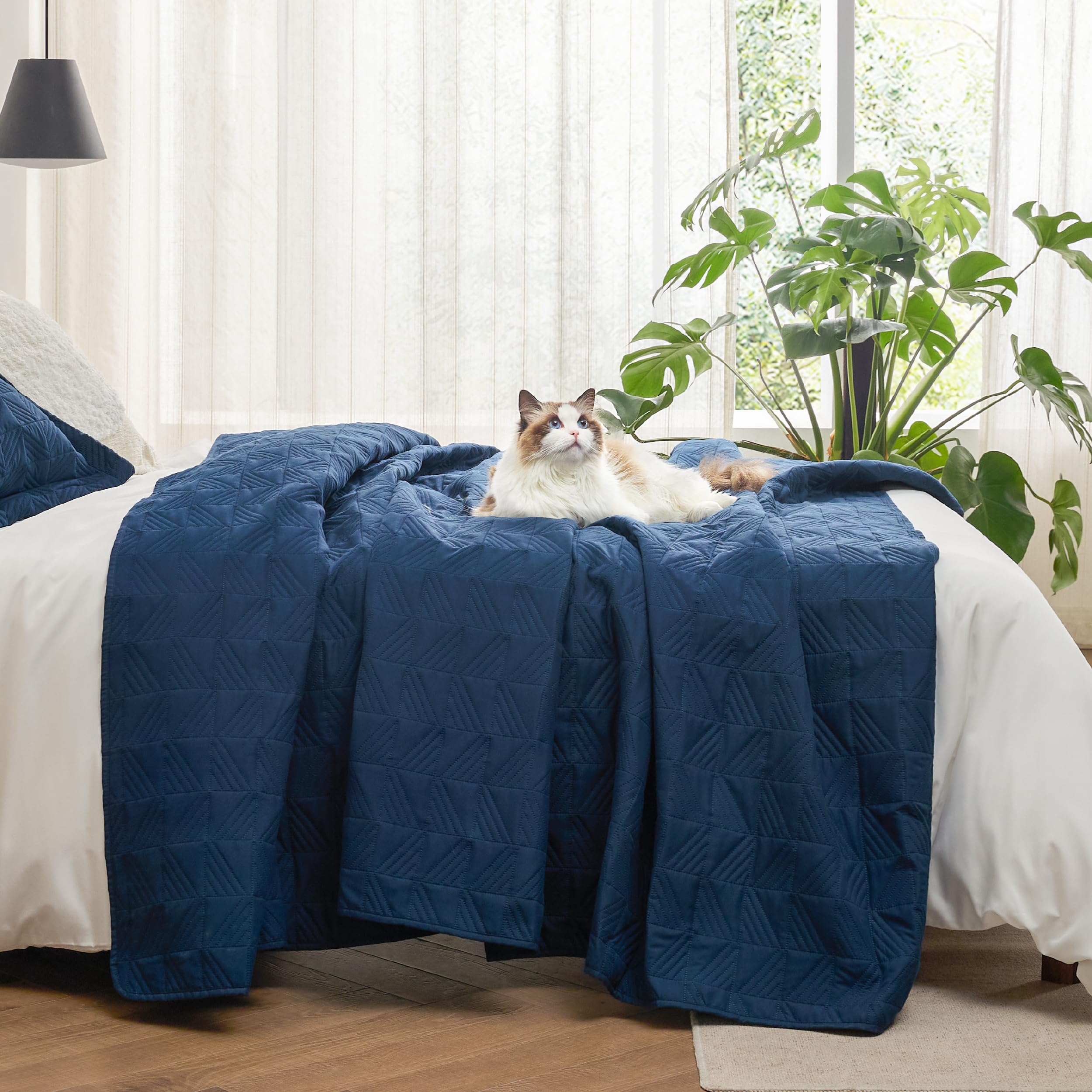 Bedsure King Size Quilt Set - Soft Ultrasonic Quilt King Size - Geometric Bedspread King Size - Lightweight Bedding Coverlet For All Seasons (Includes 1 Navy Quilt, 2 Pillow Shams)