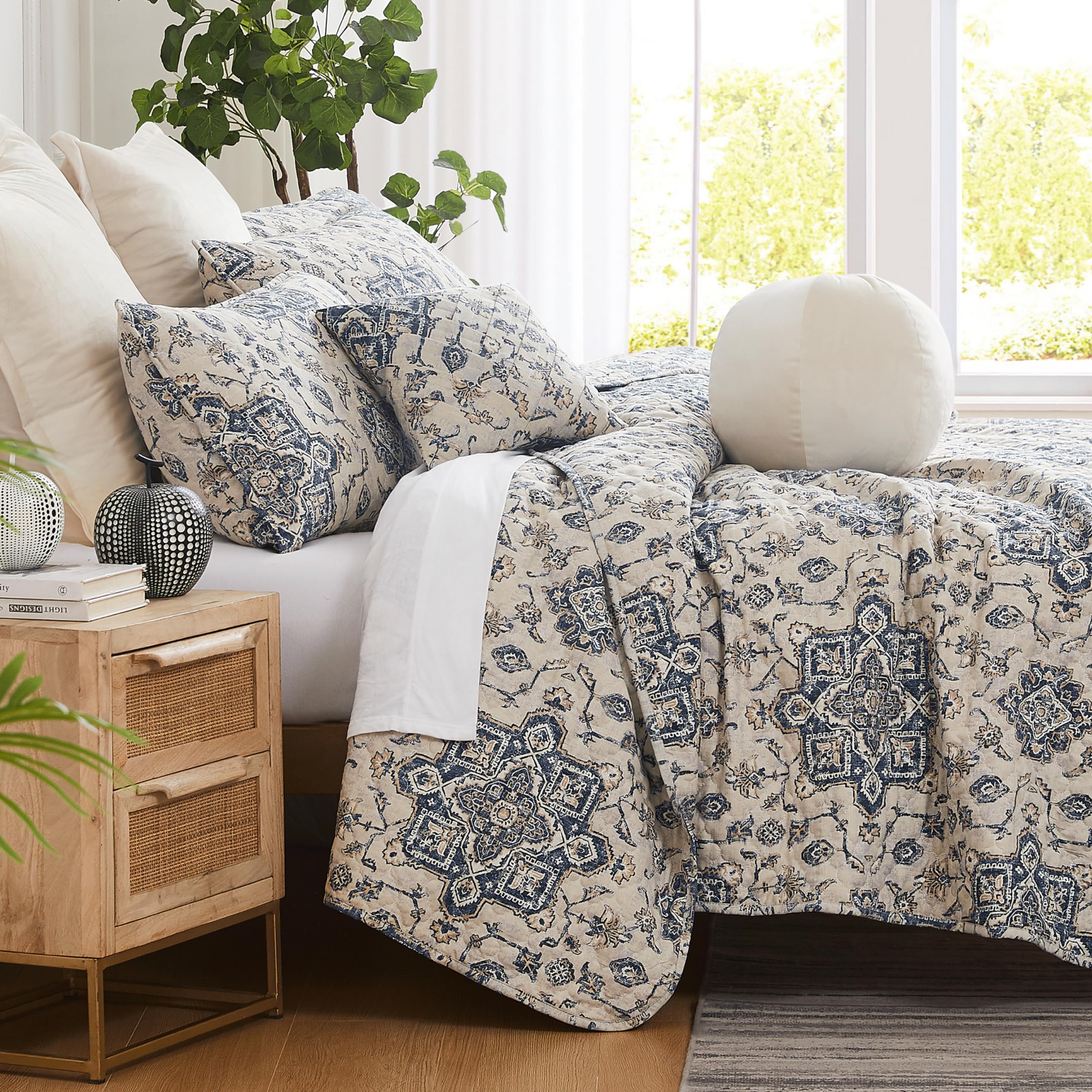 Southshore Fine Living, Inc. Full Or Queen Quilt Bedding Set, 7-Pieces With 2 Pillow Shams, 2 Euro Shams, 2 Throw Pillows, Boho
