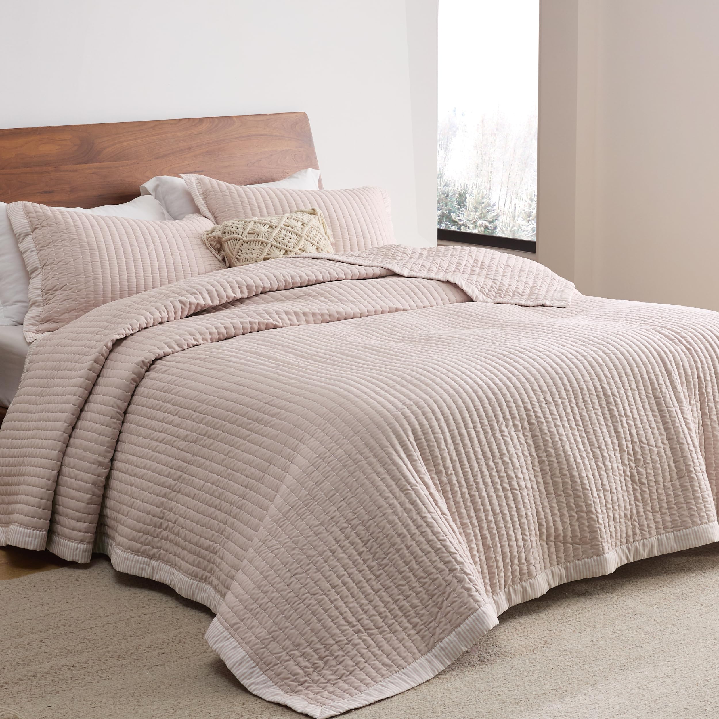 Bedsure Pink Bedspread Coverlet King Size - Lightweight Soft Quilt Bedding Set For All Seasons, Corduroy Pattern Quilt Set, 3 Pieces, 1 Quilt (106'X96') & 2 Pillow Shams (20'X36'+2')