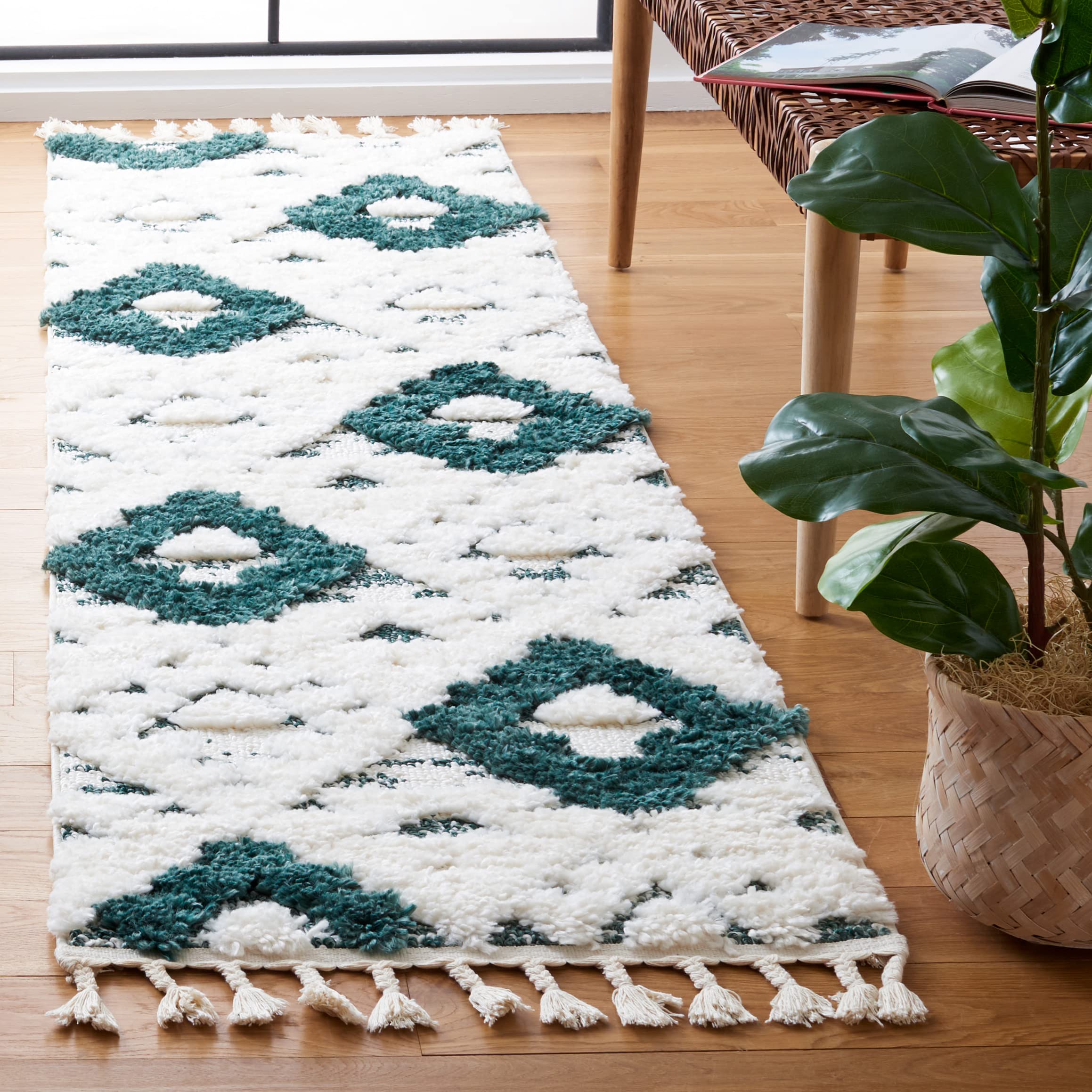 SAFAVIEH Moroccan Tassel Shag Collection Runner Rug - 23 x 10 Runner, Green & Ivory, Boho Design, 2-inch Thick Ideal for The L