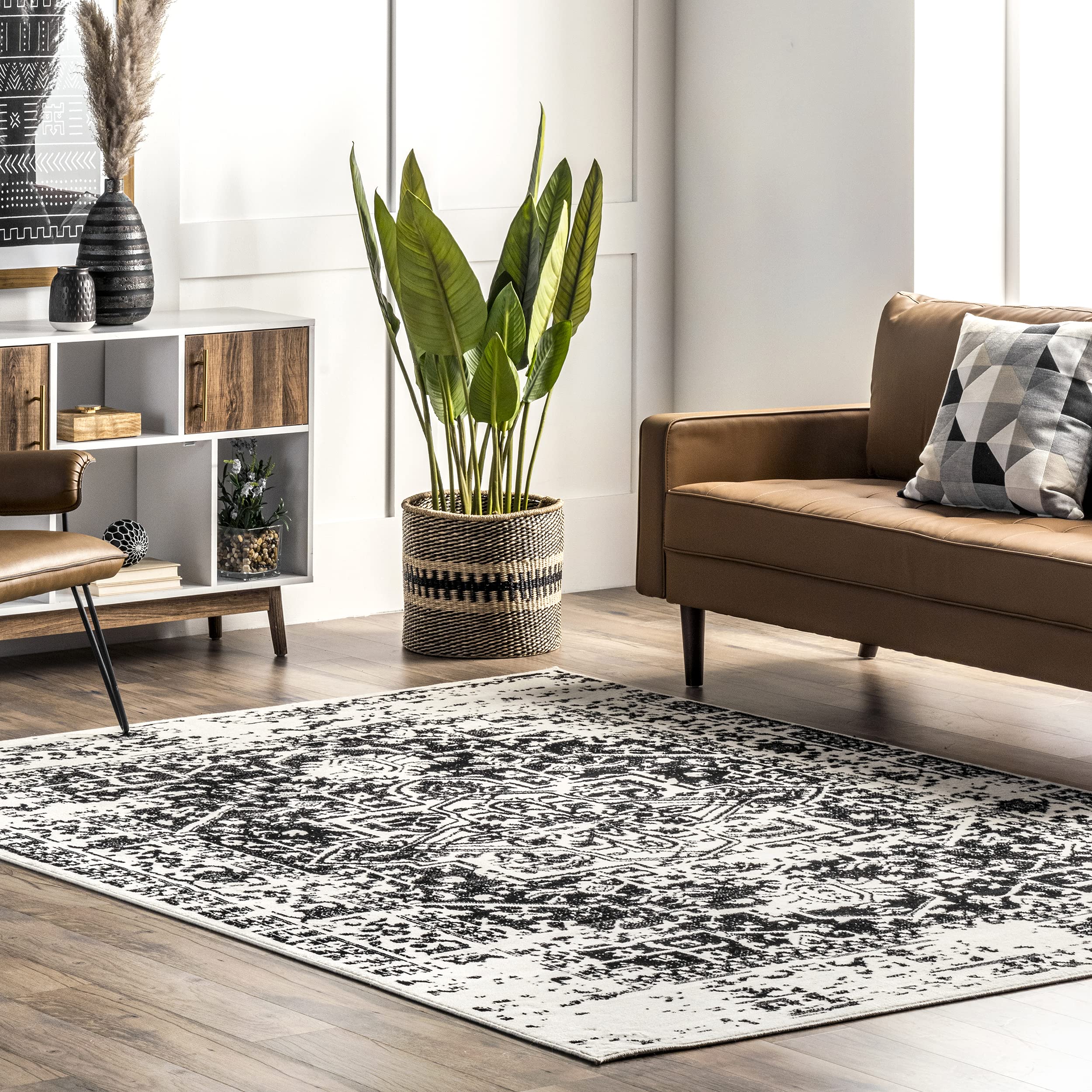 nuLOOM Jordana Vintage Distressed Medallion Area Rug, 8x10, Black and White