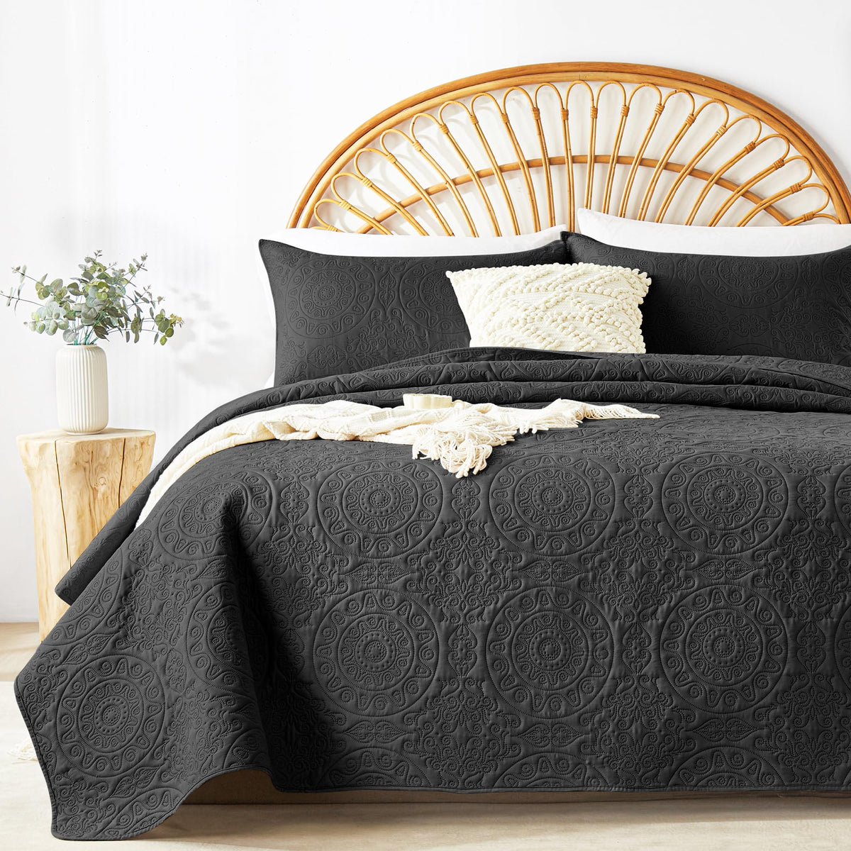 Wuruibo Black Quilt Set Queen Size, Embossing Microfiber Full Bedspreads With Pillow Sham, Ligthweight Breathable Thin Coverlet,