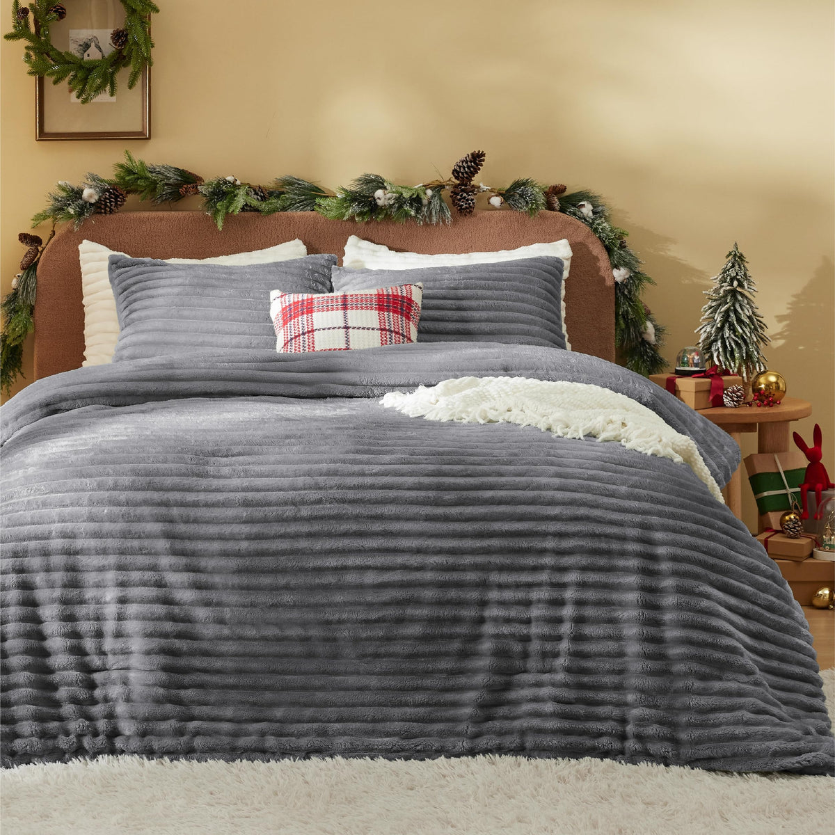 Bedsure Fluffy Comforter Set King - Super Soft Faux Fur Comforter King Size Light Grey, Winter Warm Fleece Bedding Set, Plush Fu