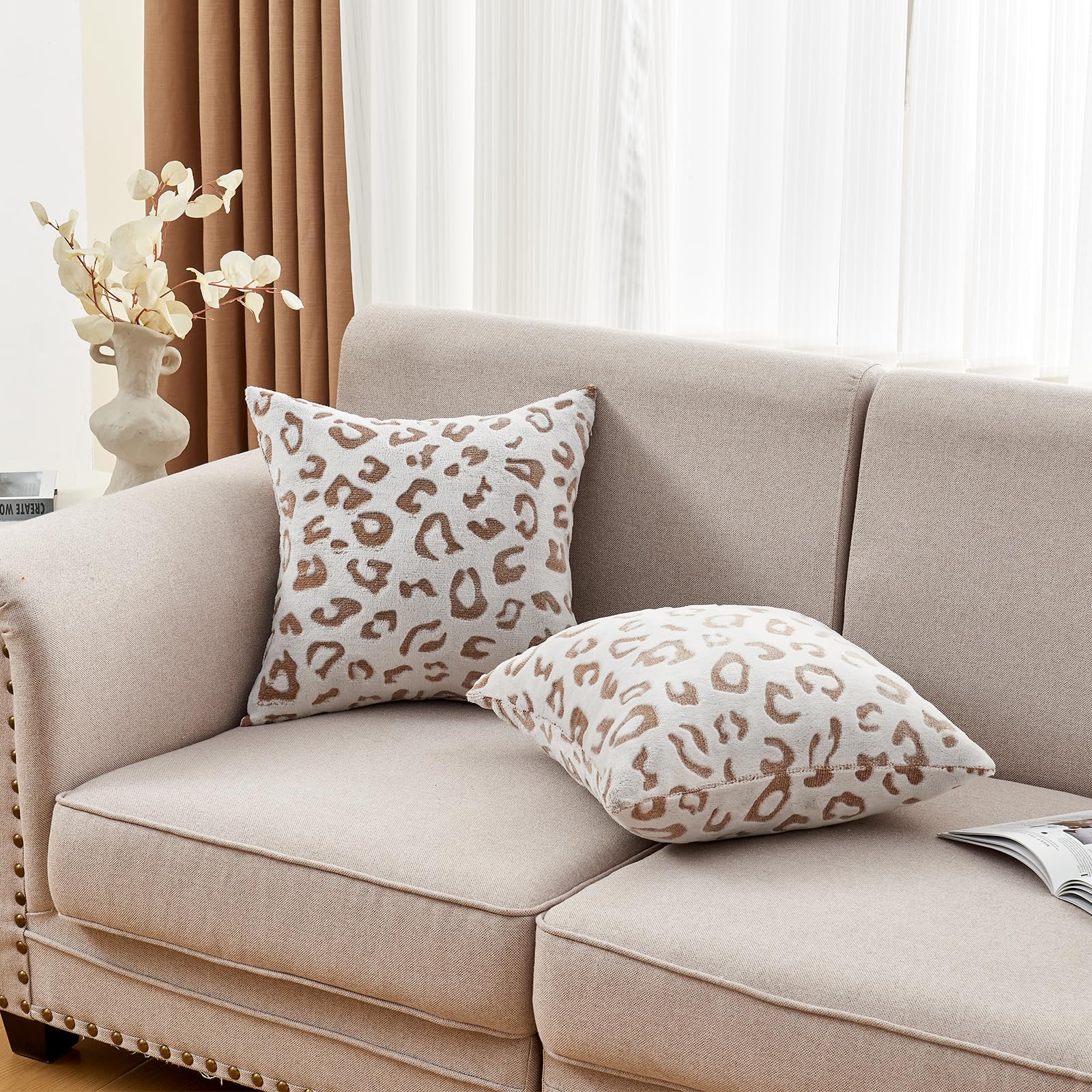 Sochow Decorative Throw Pillow Covers 20X20 Inches Set Of 2, Soft Leopard Print Flannel Fleece Pillowcase Square Cushion Covers