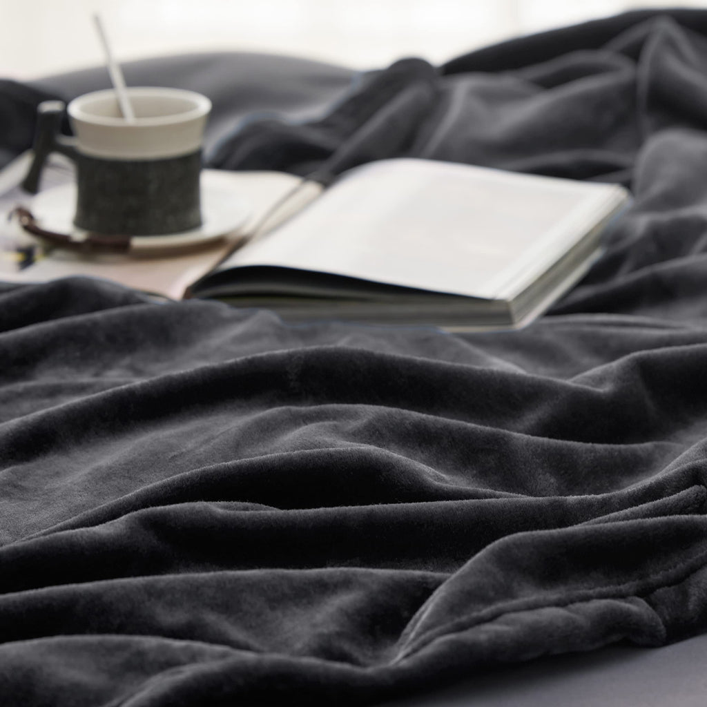 Bedsure Fleece Blankets King Size Dark Grey - Bed Blanket Soft Lightweight Plush Cozy Fuzzy Luxury Microfiber, 108X90 Inches