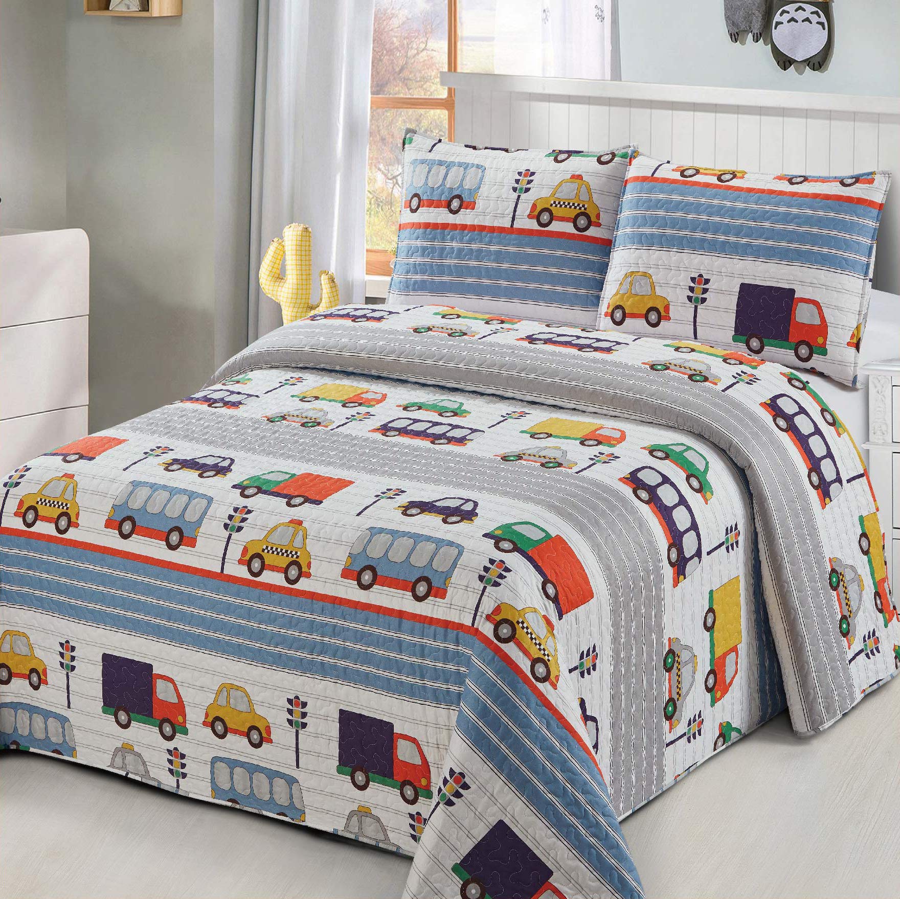 2 Pc Twin Size Quilt Bedspread Kids/Teens Boys Transportaions Cars Trucks Bus Traffic Lights City Streets Taxi White Blue Grey Y