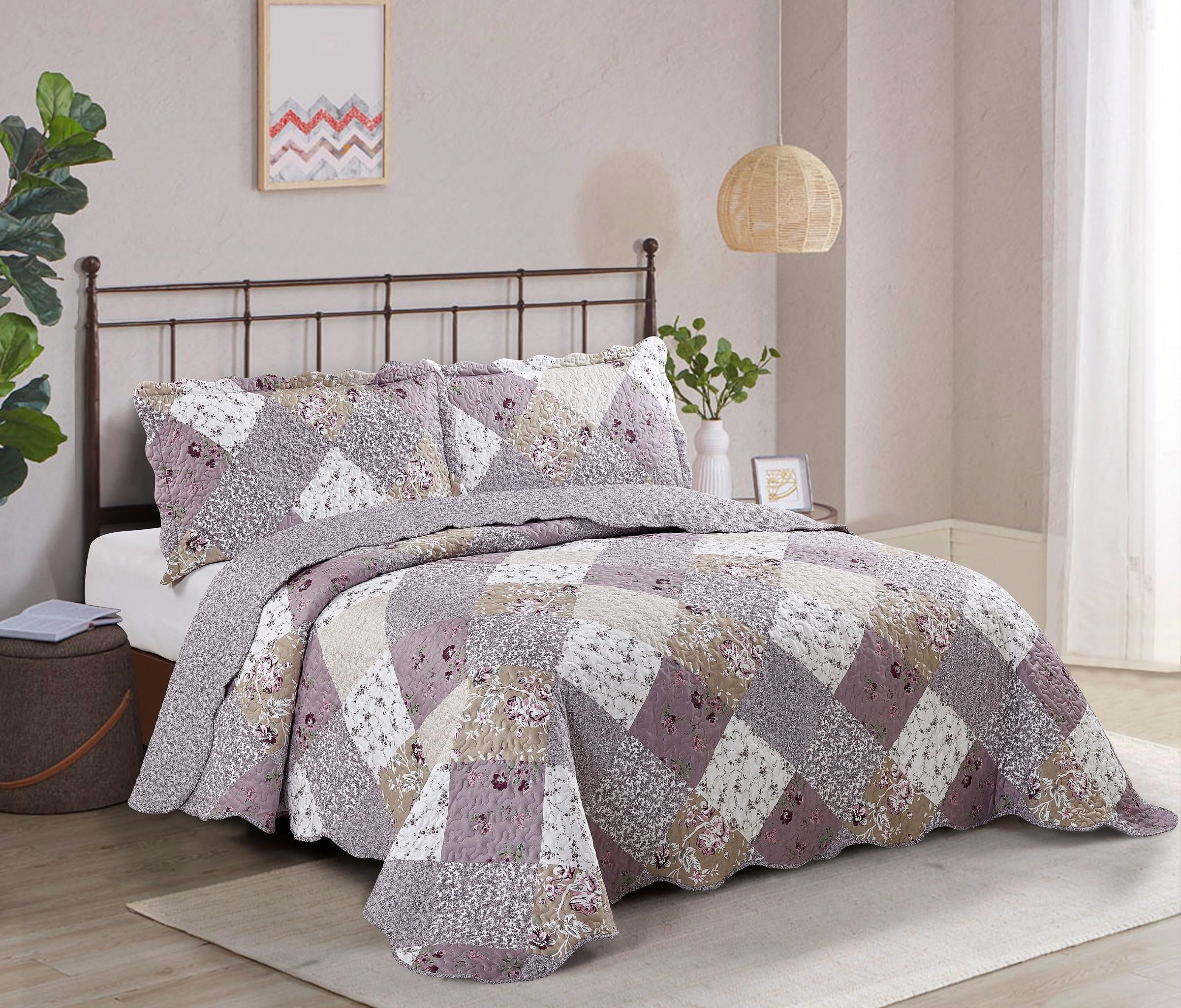 Brilliant Sunshine Lilac And Beige Rose Quilt Set, 3-Piece Bedding Set With 2 King Pillow Shams, Washable And Reversible Bedspread, Soft Lightweight Coverlet, All-Season, King/Cal King