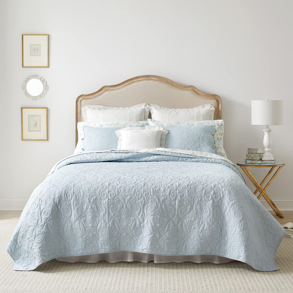 Laura Ashley King Size Quilt Set Cotton Reversible Bedding With Matching Shams, Ideal For All Seasons & Pre-Washed For Added Sof