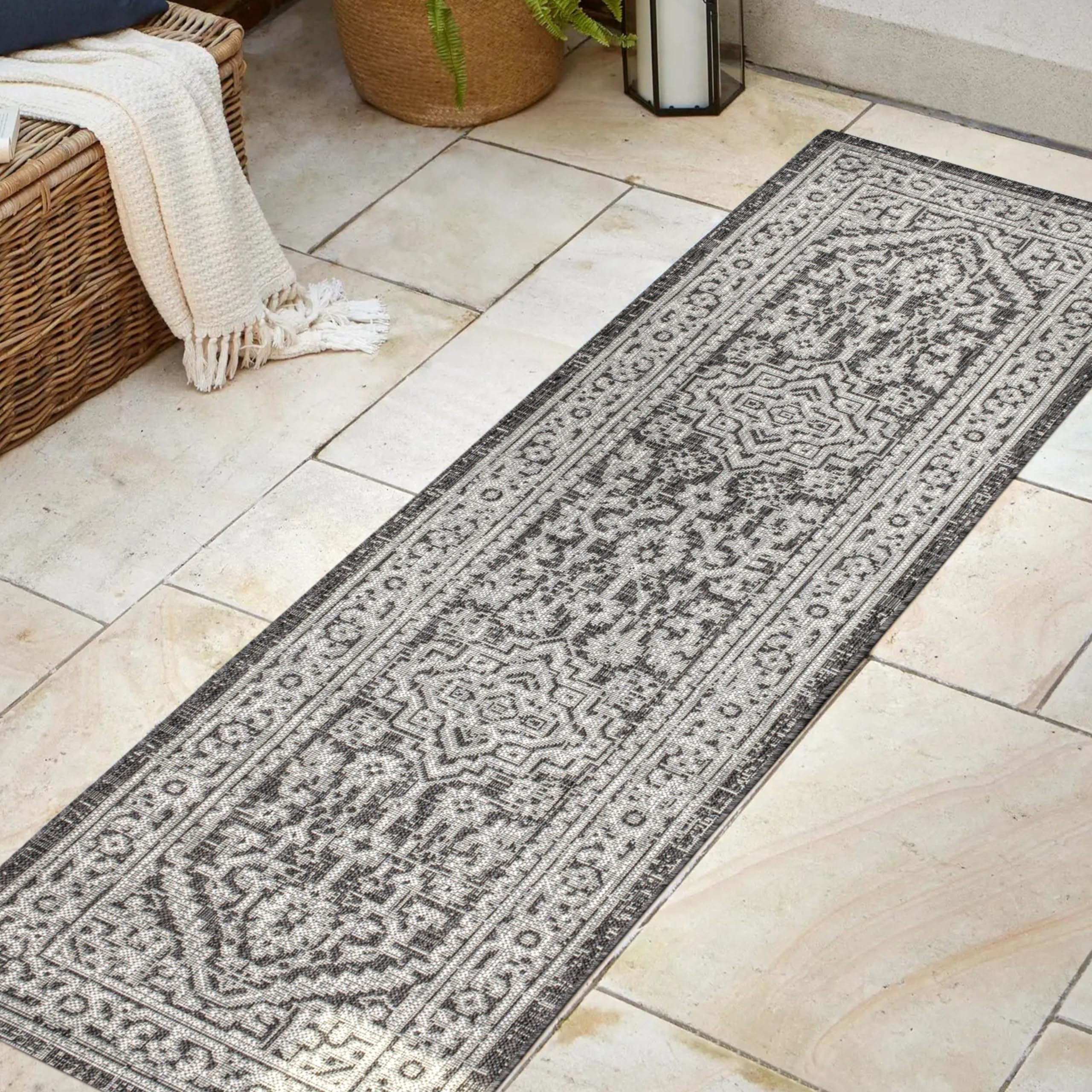 Jonathan Y Smb101D-28 Sinjuri Medallion Textured Weave Indoor/Outdoor Gray/Black 2 Ft. X 8 Ft. Runner-Rug, Coastal,Easy-Cleaning,Hightraffic,Livingroom,Backyard, Non Shedding