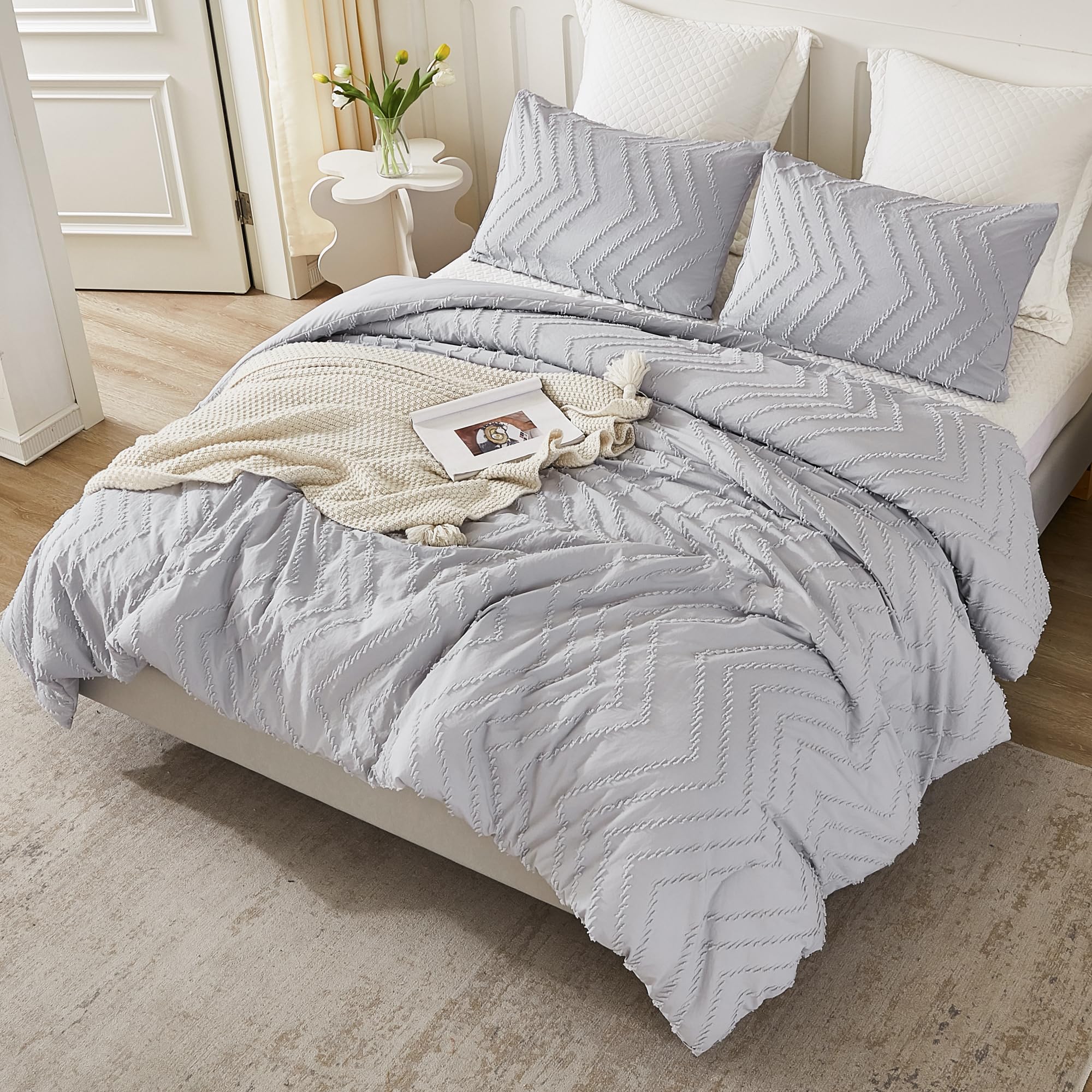 Litanika Light Gray Queen Size Comforter Sets, 3 Pieces Lightweight Grey Chevron Tufted Bedding Comforter Set, Fluffy Down Alter