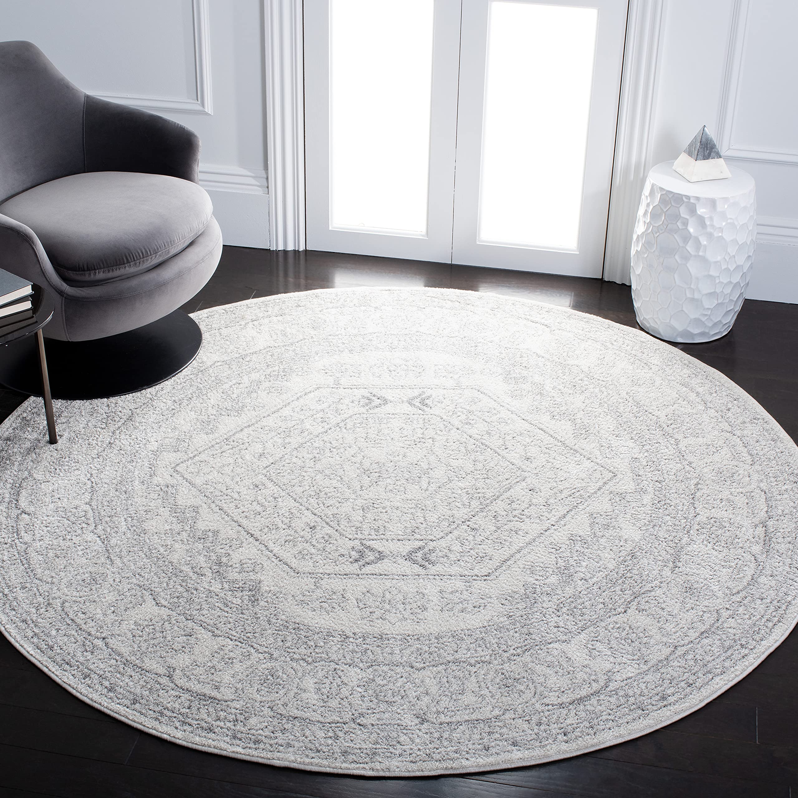 SAFAVIEH Adirondack Collection Area Rug - 67 Round, Ivory & Silver, Oriental Medallion Design, Non-Shedding & Easy Care, Ideal 