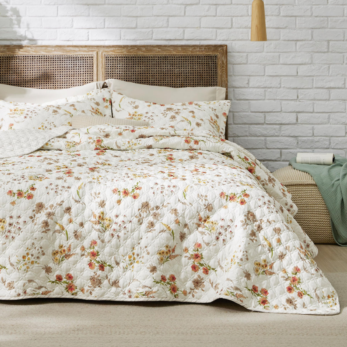 Bedsure Floral Quilt Set Queen- Reversible Falling Botanical Quilt Bedding Set, 3 Pieces Lightweight Bedspread, Soft Microfiber