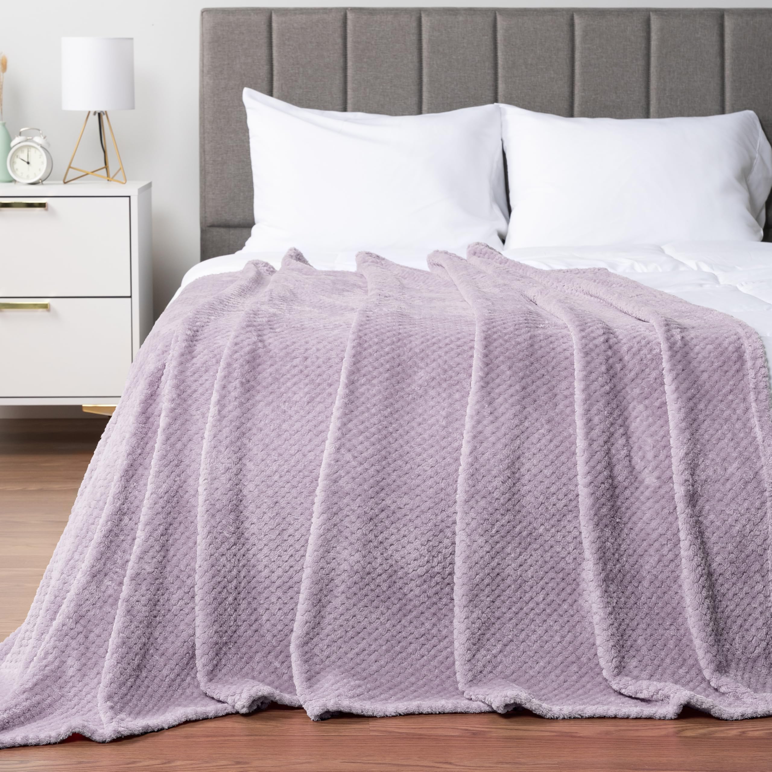 Pavilia Lavender Purple Throw Blanket For Couch, Twin Bed, Soft Fleece Throws For Sofa Chair, Fuzzy Waffle Textured Blanket, Coz
