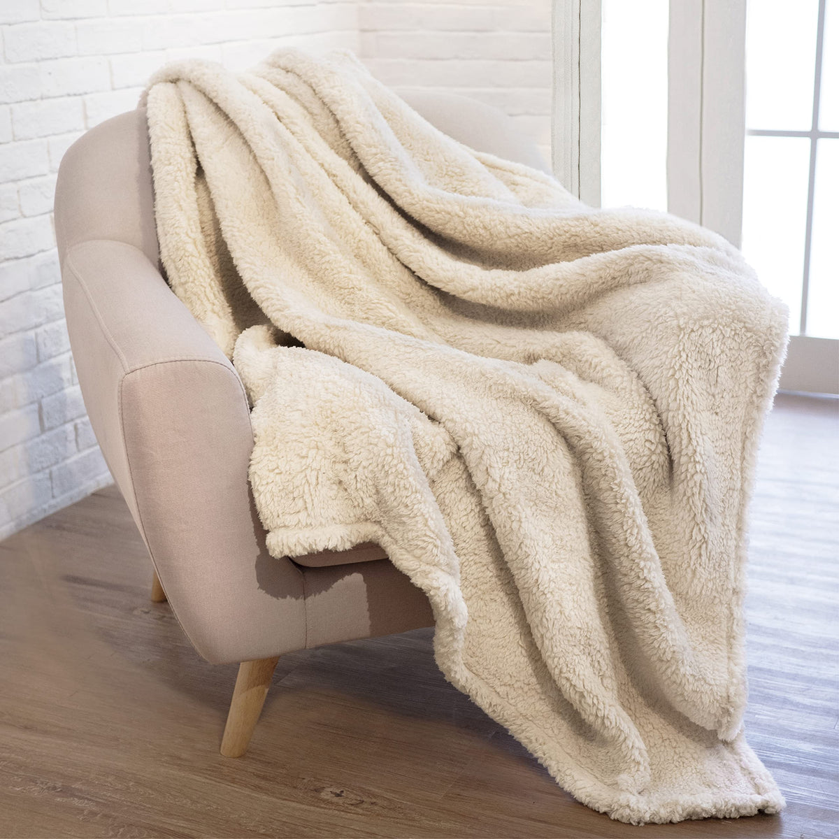 Pavilia Beige Ivory Plush Throw Blanket For Couch, Sherpa Soft Cozy Blanket And Throw For Sofa Bed, Decorative Fur Fuzzy Warm Fl