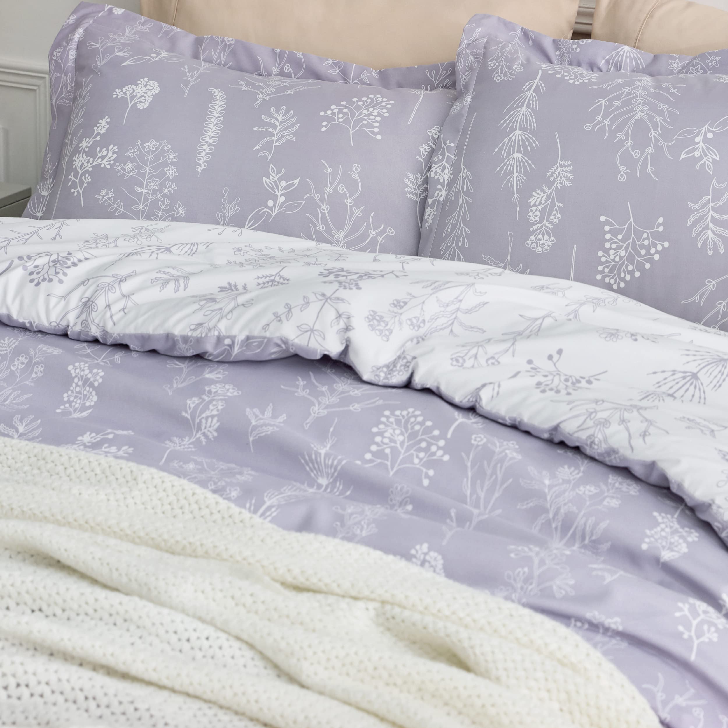 Bedsure Queen Comforter Set - Lavender Comforter, Cute Floral Bedding Comforter Sets, Gifts For Woman, 3 Pieces, 1 Soft Reversib