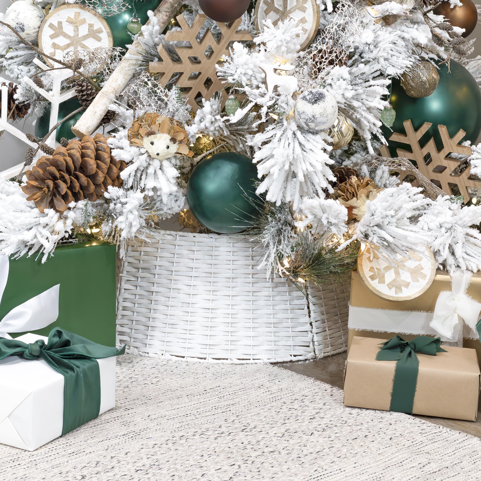 AuldHome Design Wicker Christmas Tree Collar (White, 29-Inch), Real Wood Basket Weave Large Willow Tree Skirt