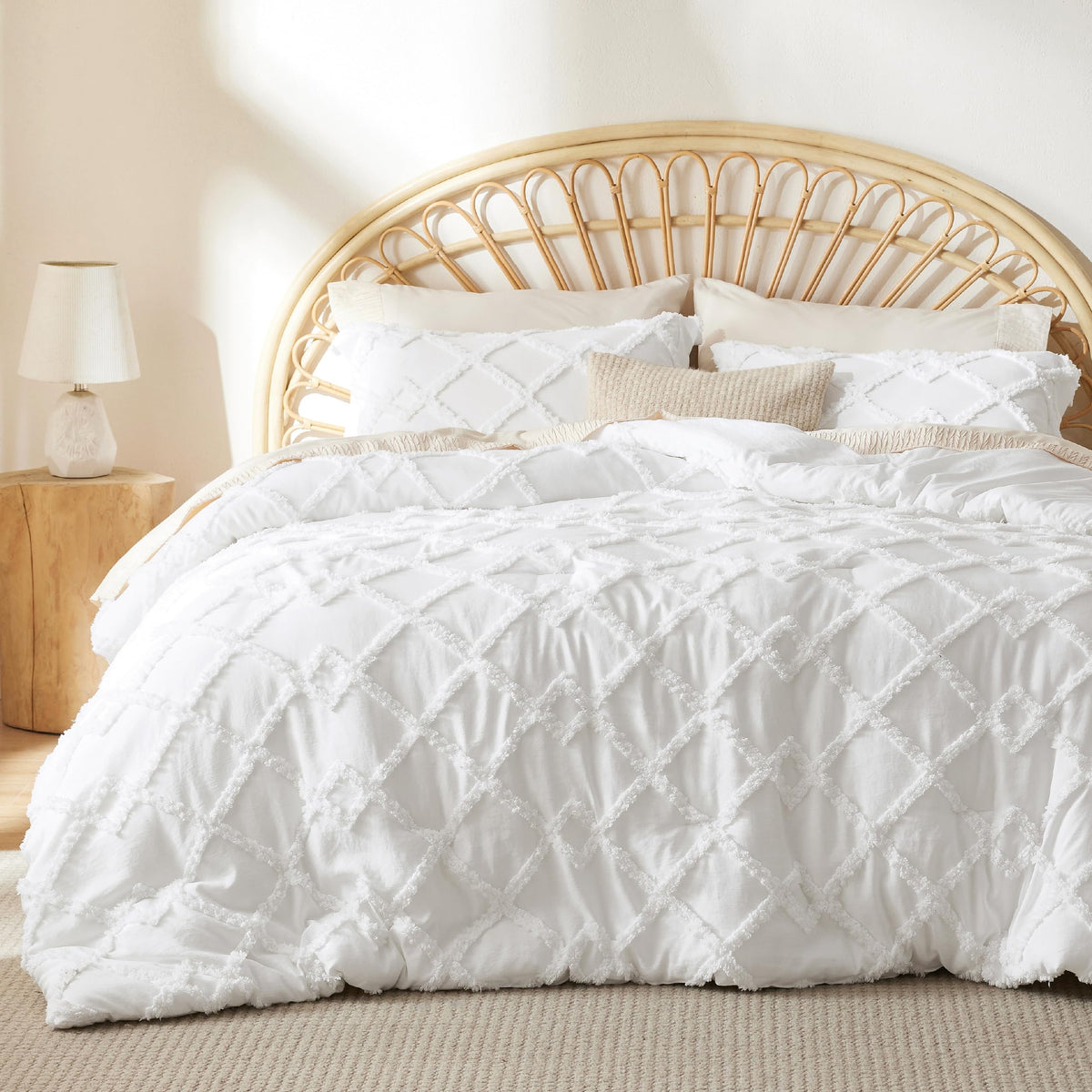 Bedsure Boho Comforter Set King - White Tufted Bedding Comforter Set, 3 Pieces Farmhouse Shabby Chic Embroidery Bed Set, Soft Fl