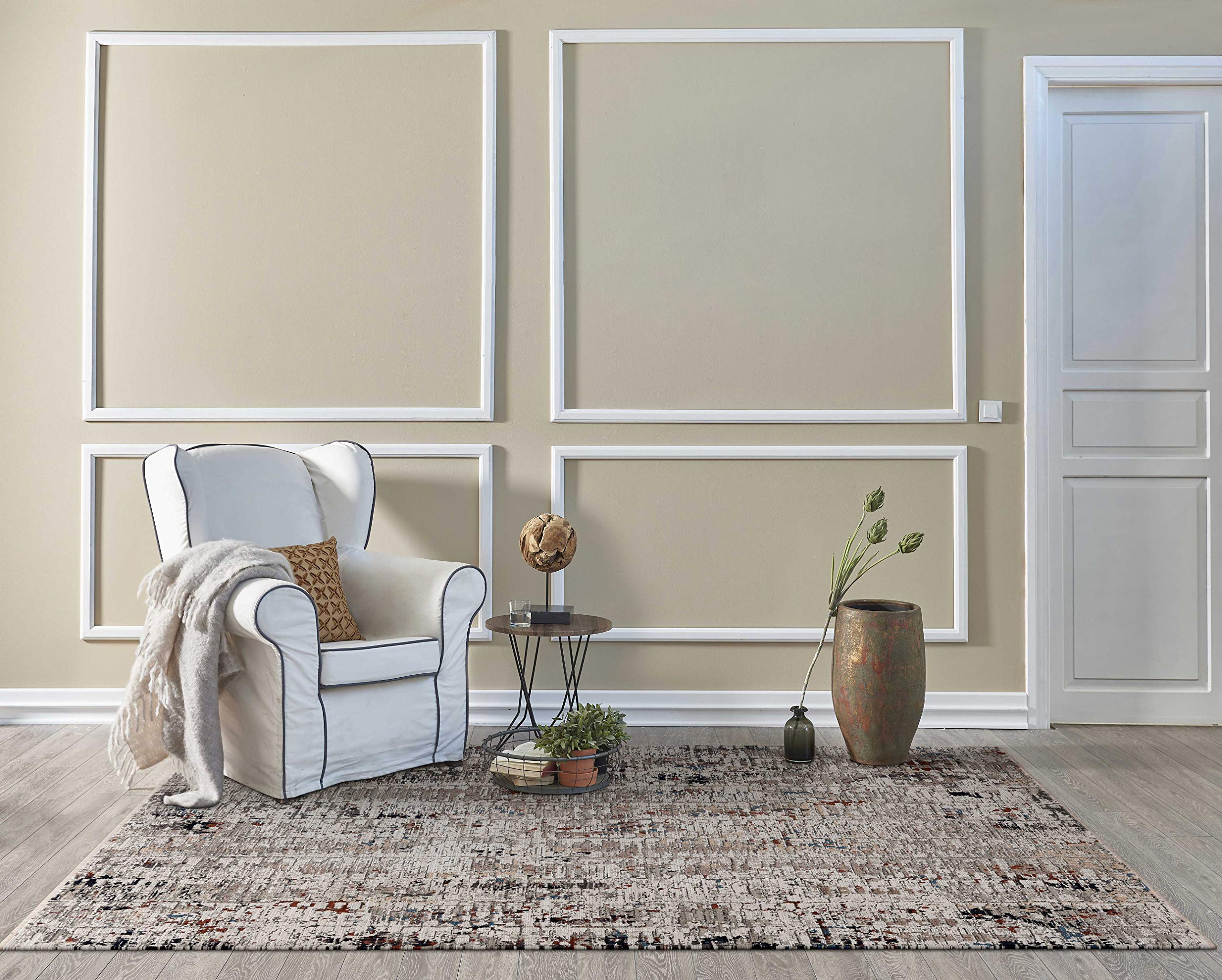 HomeRoots Decor 96' X 96' X 0.'25' Beige/Grey Polyester Rug