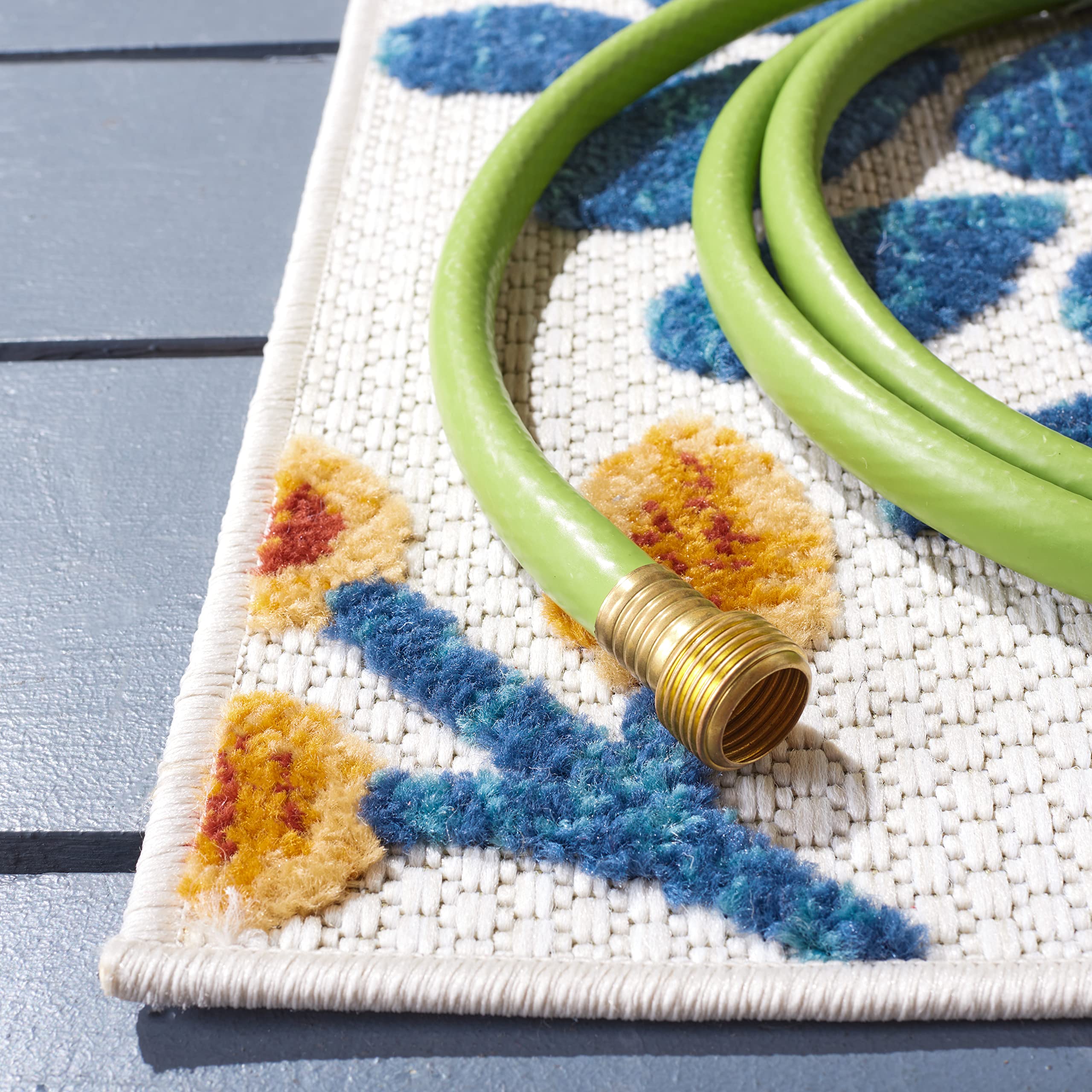 Safavieh Cabana Collection Accent Rug - 2' X 4', Creme & Red, Floral Design, Non-Shedding & Easy Care, Indoor/Outdoor & Washable-Ideal For Patio, Backyard, Mudroom (Cbn832A)